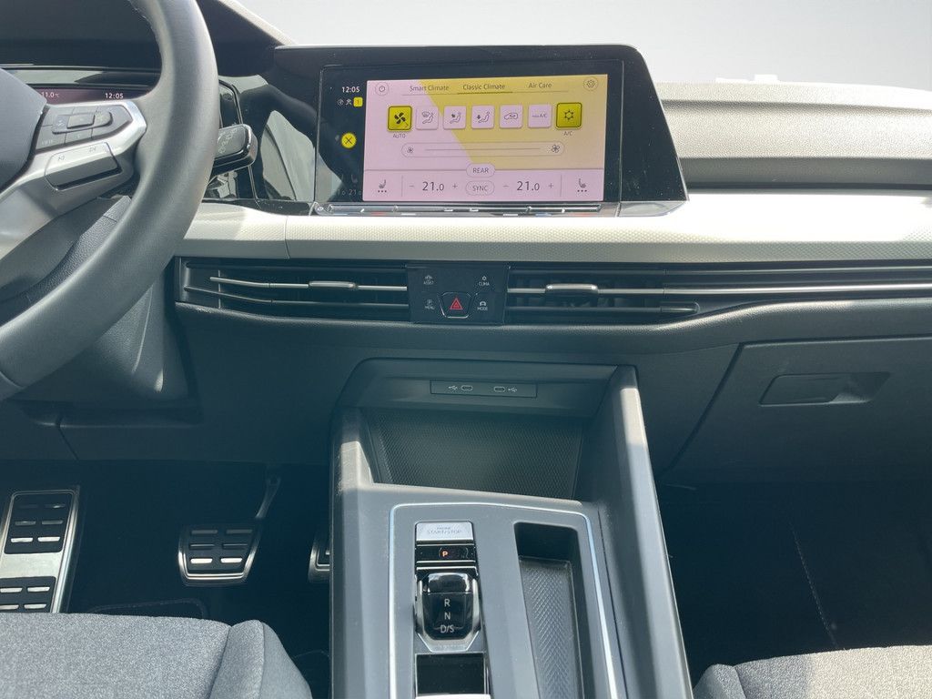Volkswagen Golf VIII 1.5 eTSI MOVE - Samsaru's Car Outlet