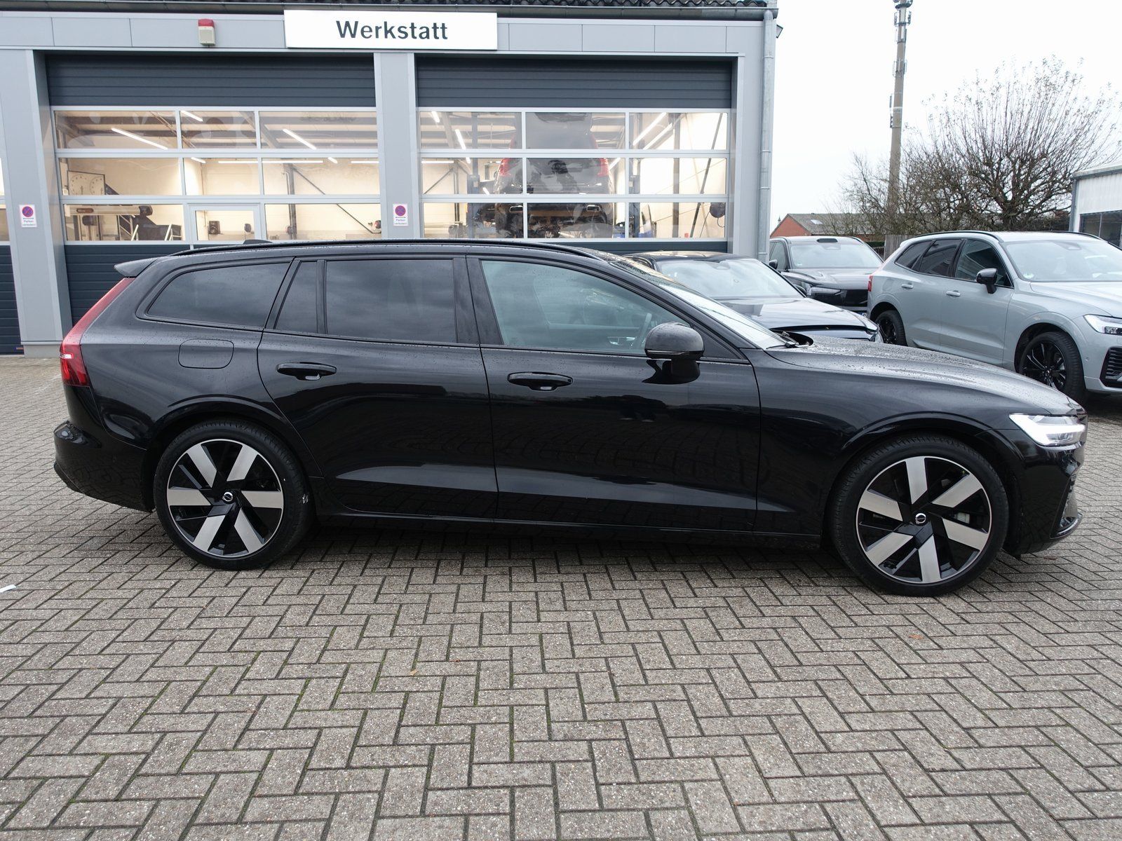 Volvo V60 Plus Dark T6 AWD Plug-in Hybrid AHK/360°/KAM