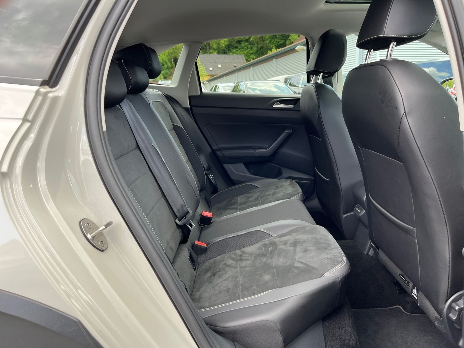 Volkswagen Taigo Style 1.5 TSI DSG - Samsaru's Car Outlet