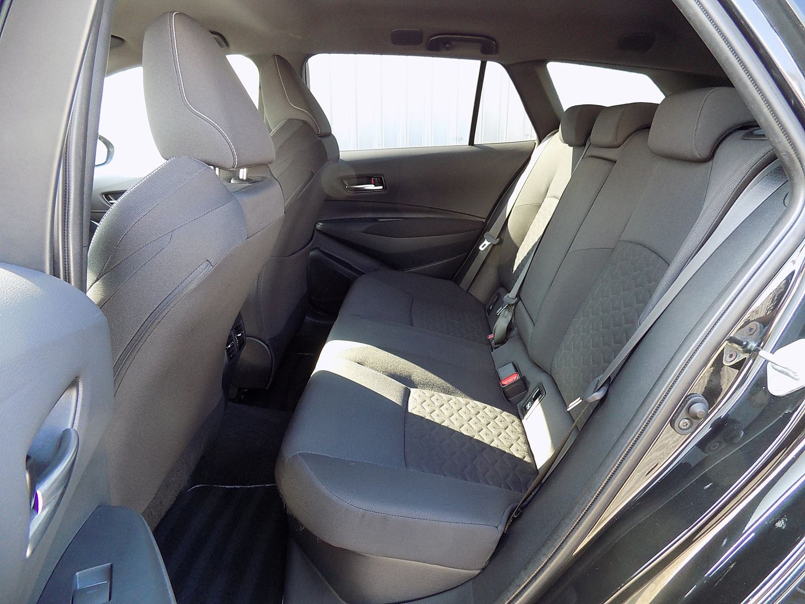 Toyota Corolla Touring Sports 2.0 l Hybrid Team D - Samsaru's Car Outlet