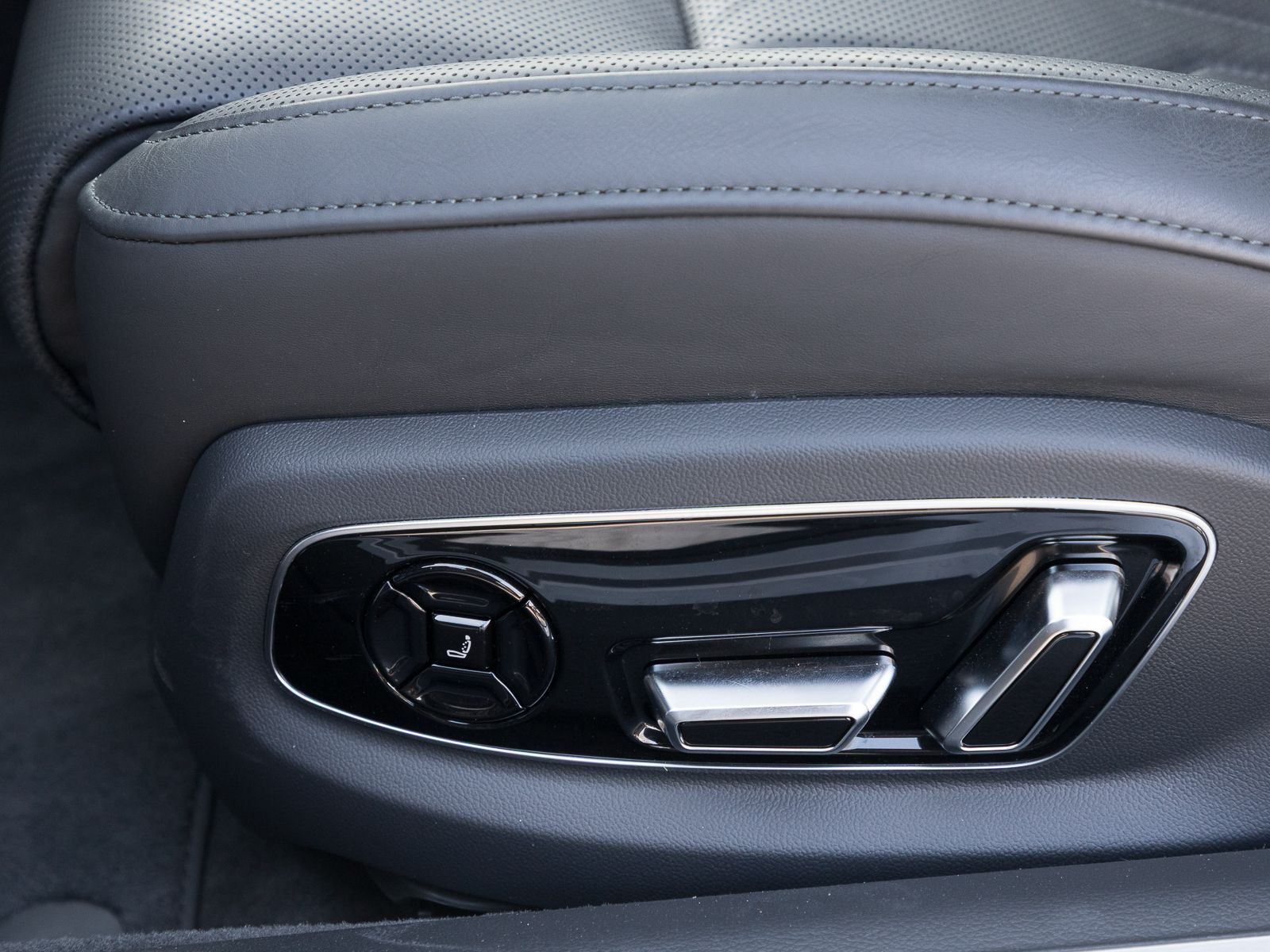 Audi A8 60 TFSIe Q - Samsaru's Car Outlet