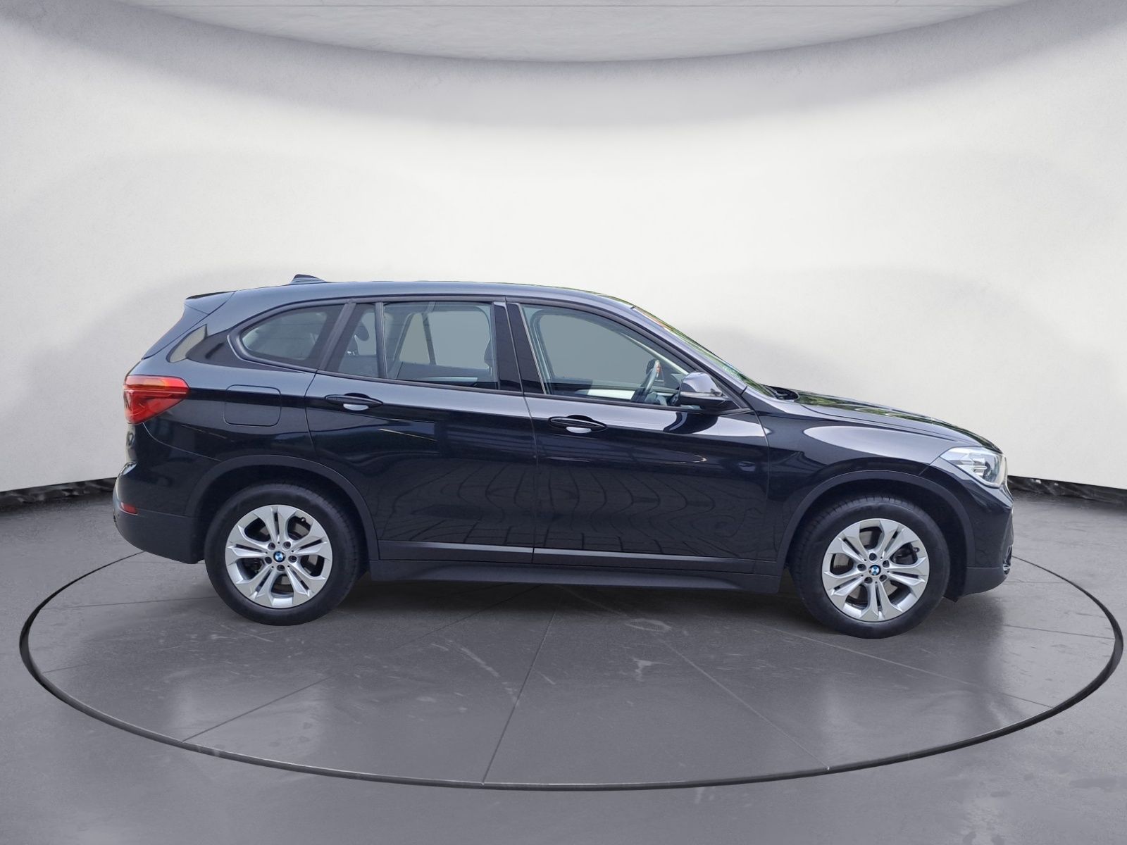 BMW X1 xDrive25e Advantage - Samsaru's Car Outlet
