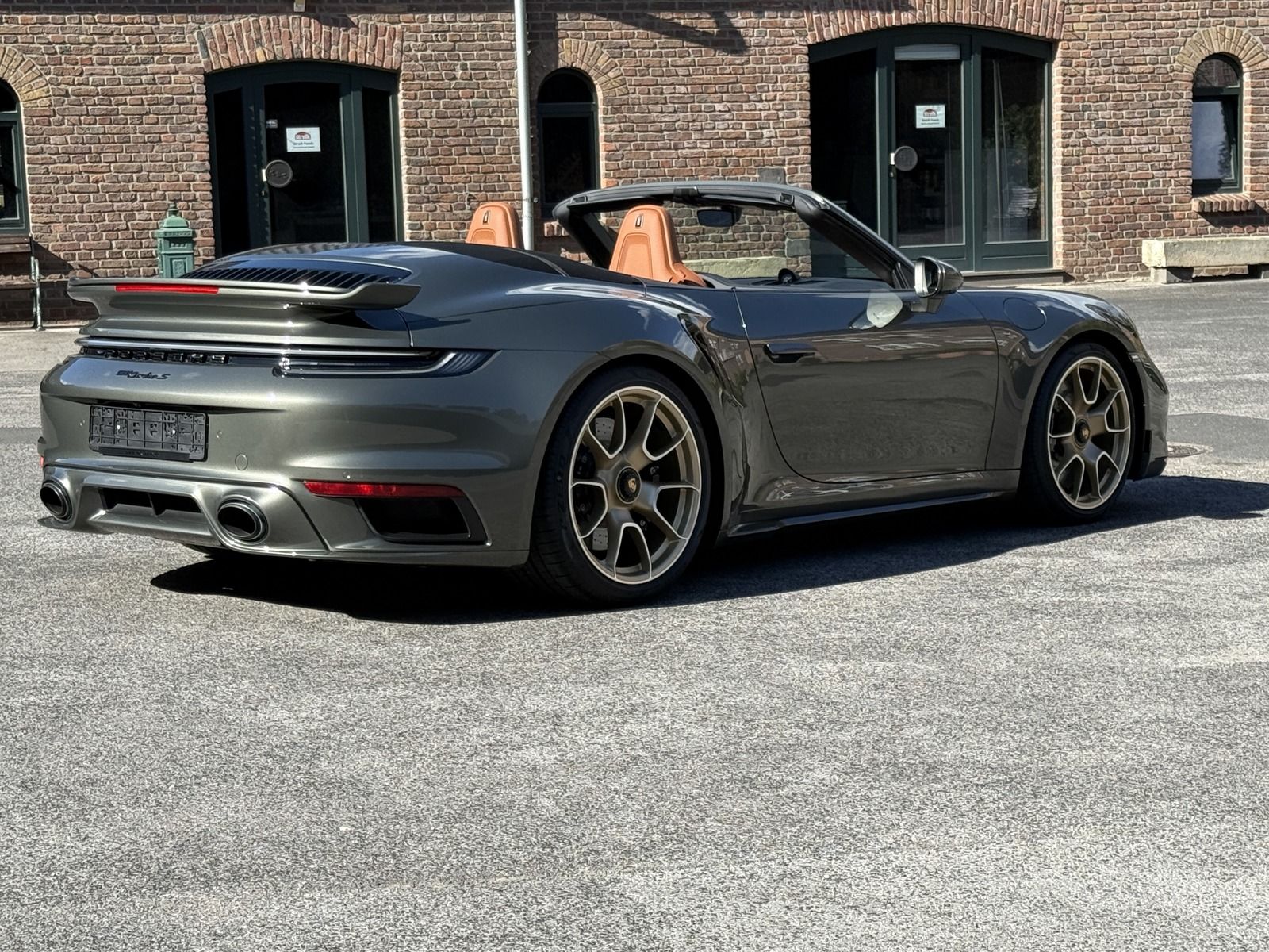 Porsche 992 911  Turbo S Cabriolet HERITAGE DESIGN*SPORT