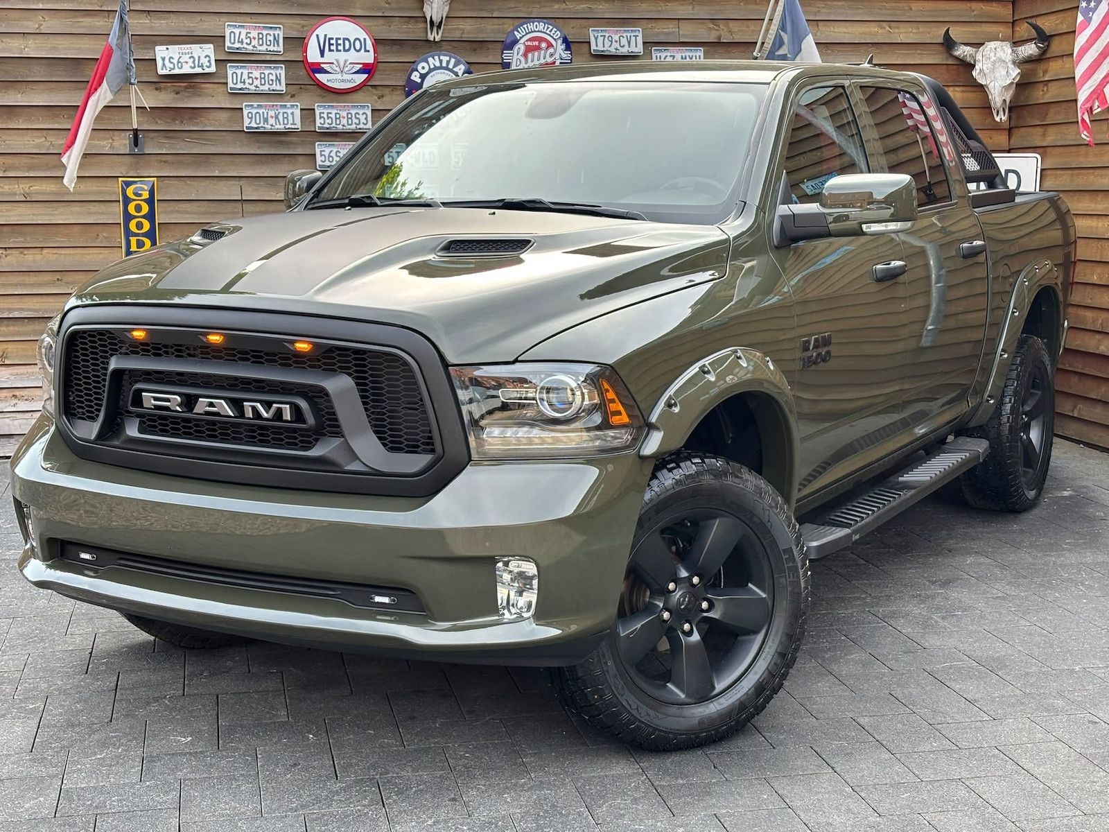 Dodge RAM 1500 5,7L Warlock 4x4 LEDER AHK LPG