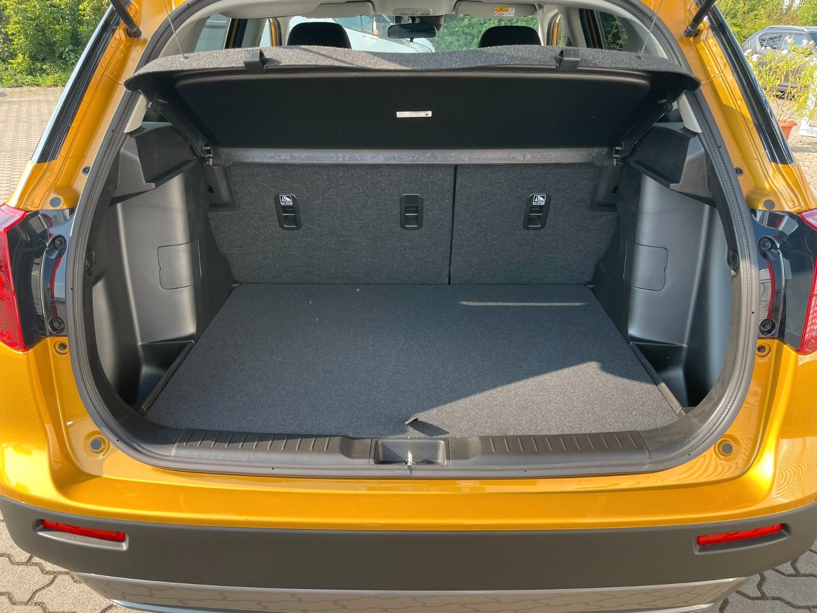 Suzuki Vitara 1.5 Hybrid Comfort - Samsaru's Car Outlet