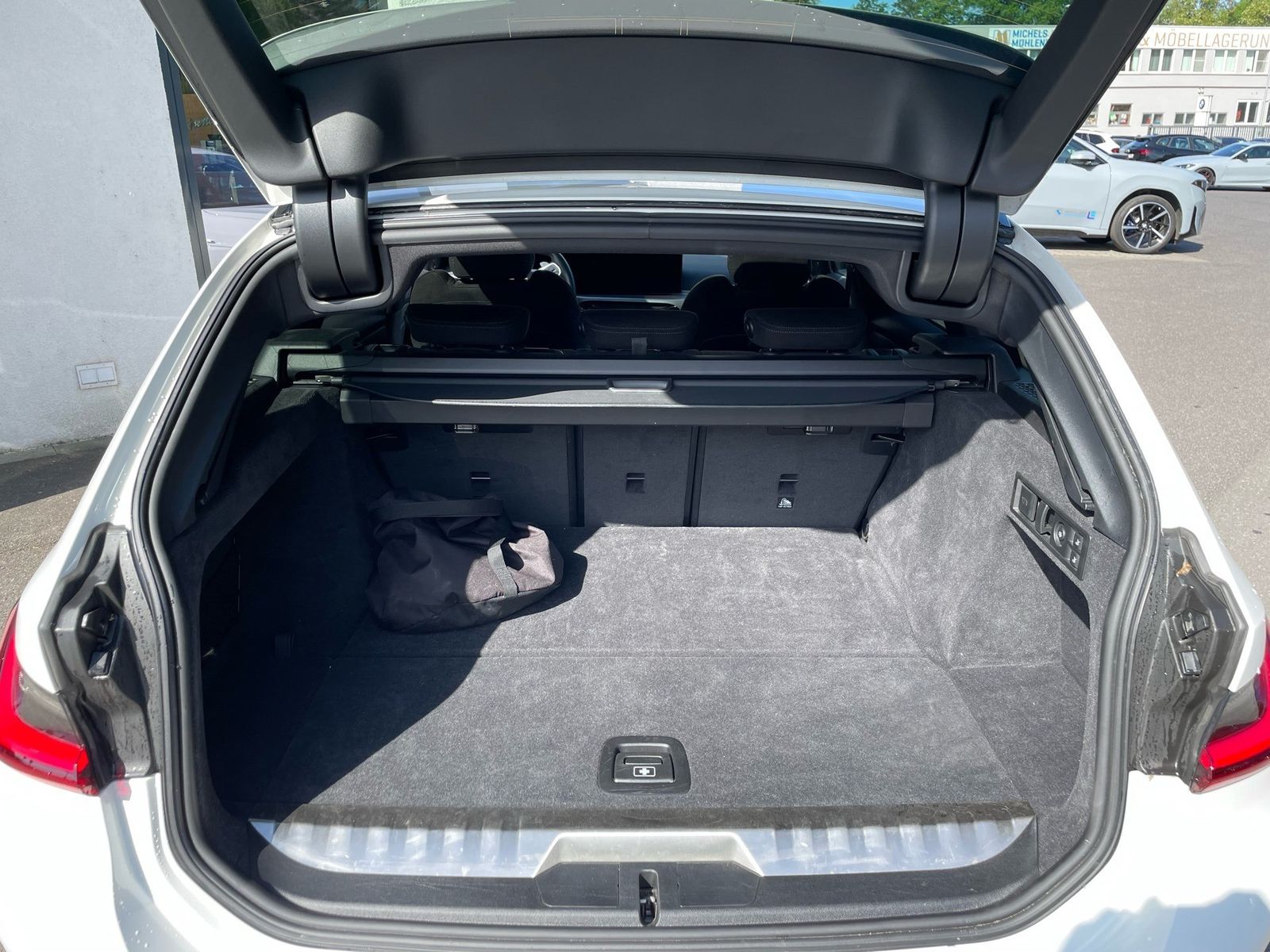 BMW 330e xDrive Tour M Sport || AHK Pano ACC 360 H&K