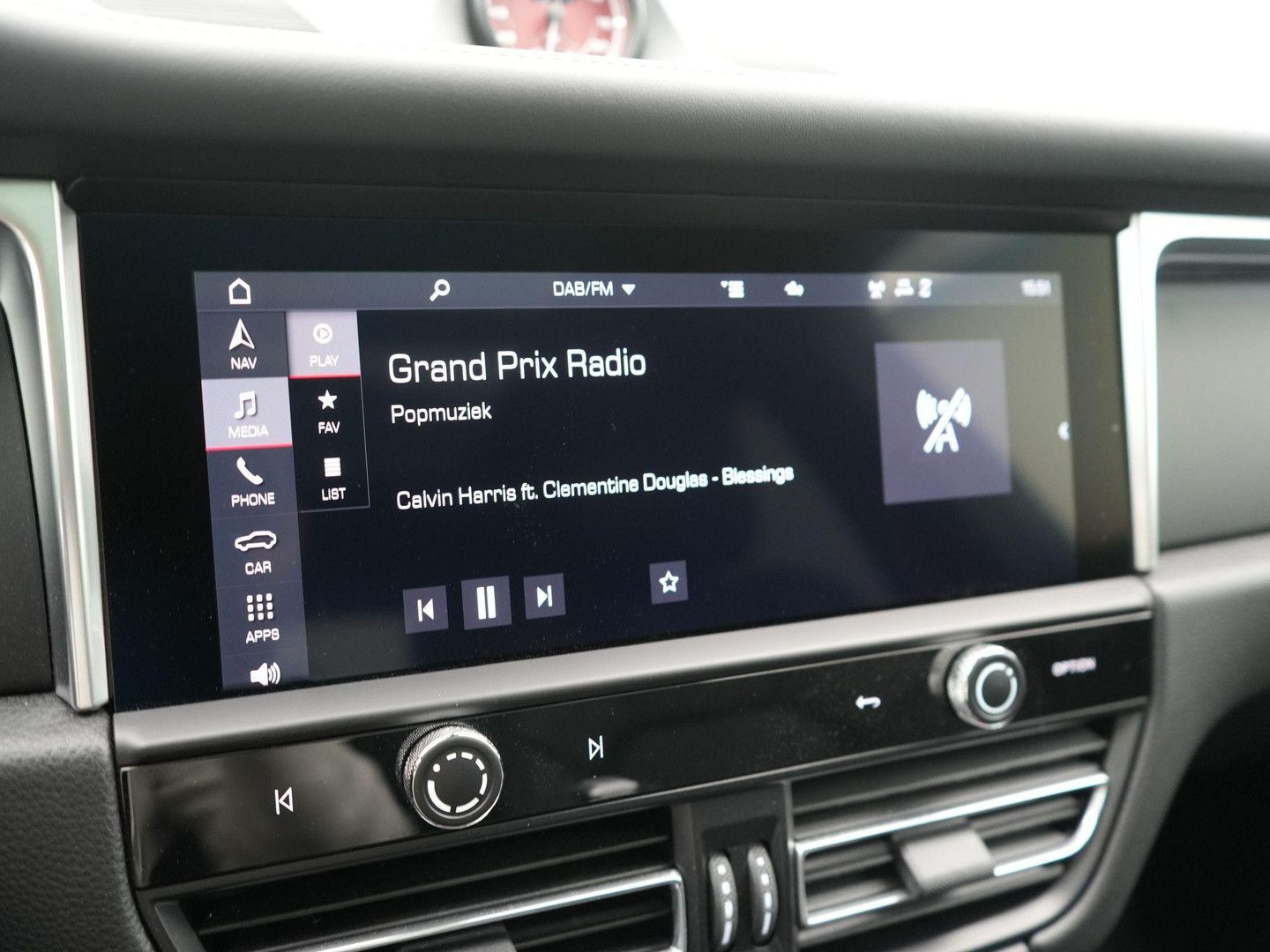 Porsche Macan T - Samsaru's Car Outlet