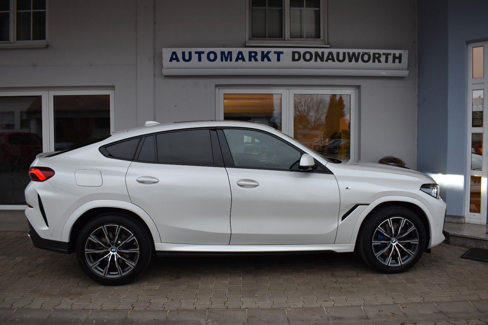 BMW X6 xDrive30d M Sport Laser Abstand Pano AHK