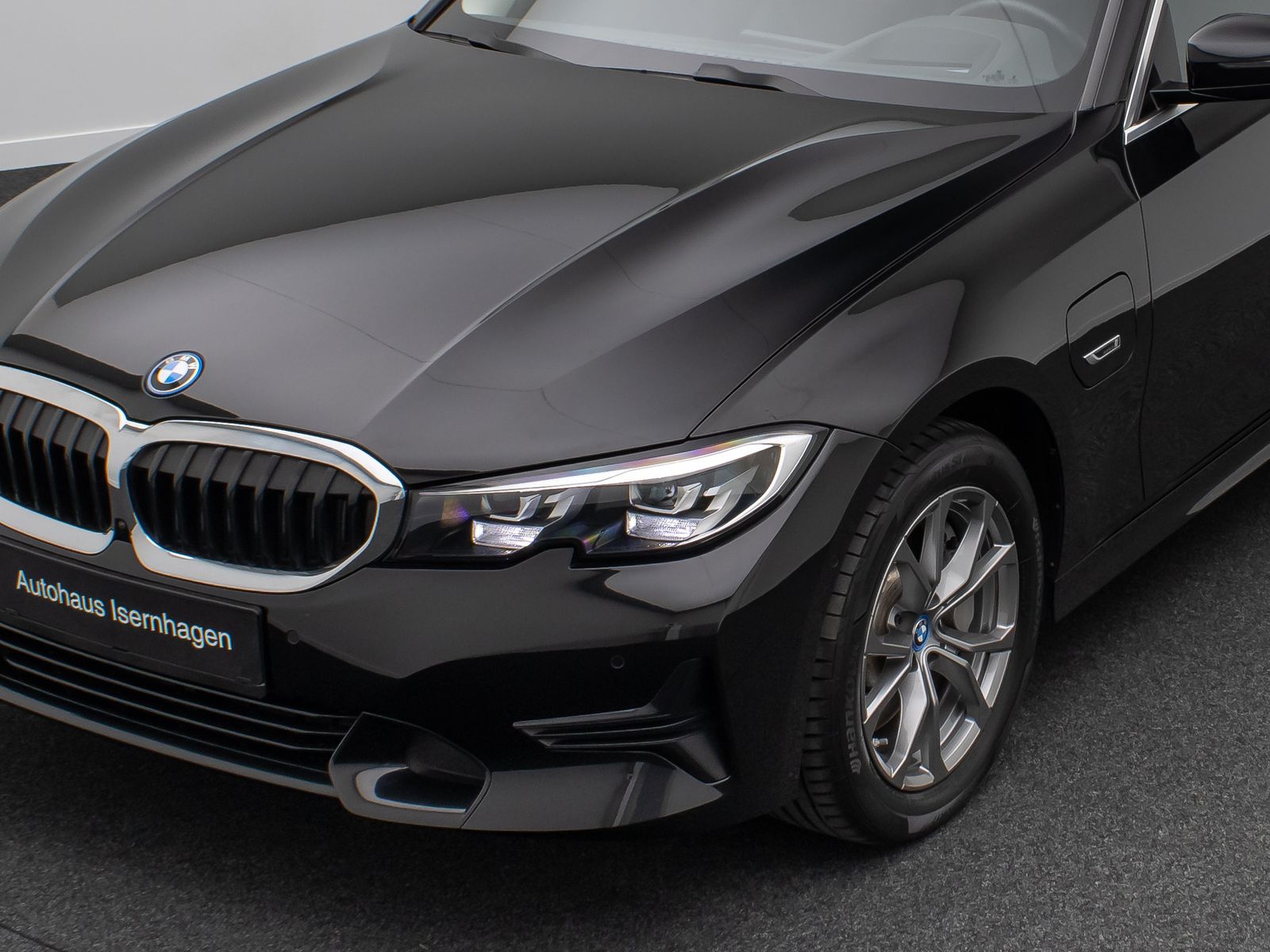 BMW 330e Sport Line - Samsaru's Car Outlet