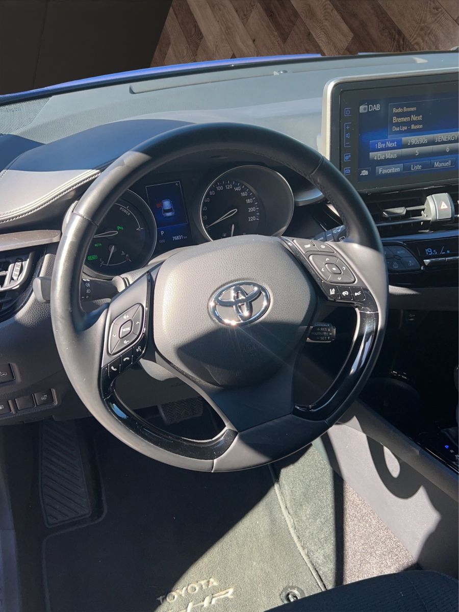 Toyota C-HR Hybrid Club - Samsaru's Car Outlet