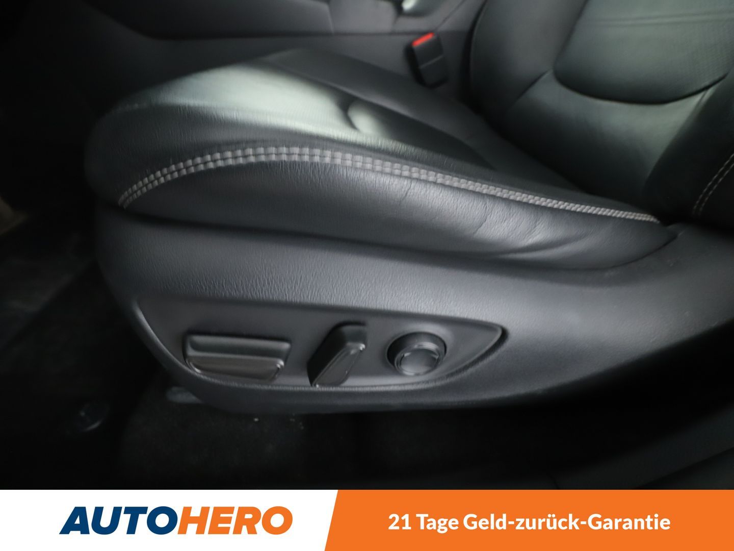 Toyota RAV 4 2.5 Hybrid 4x4 Lounge - Samsaru's Car Outlet