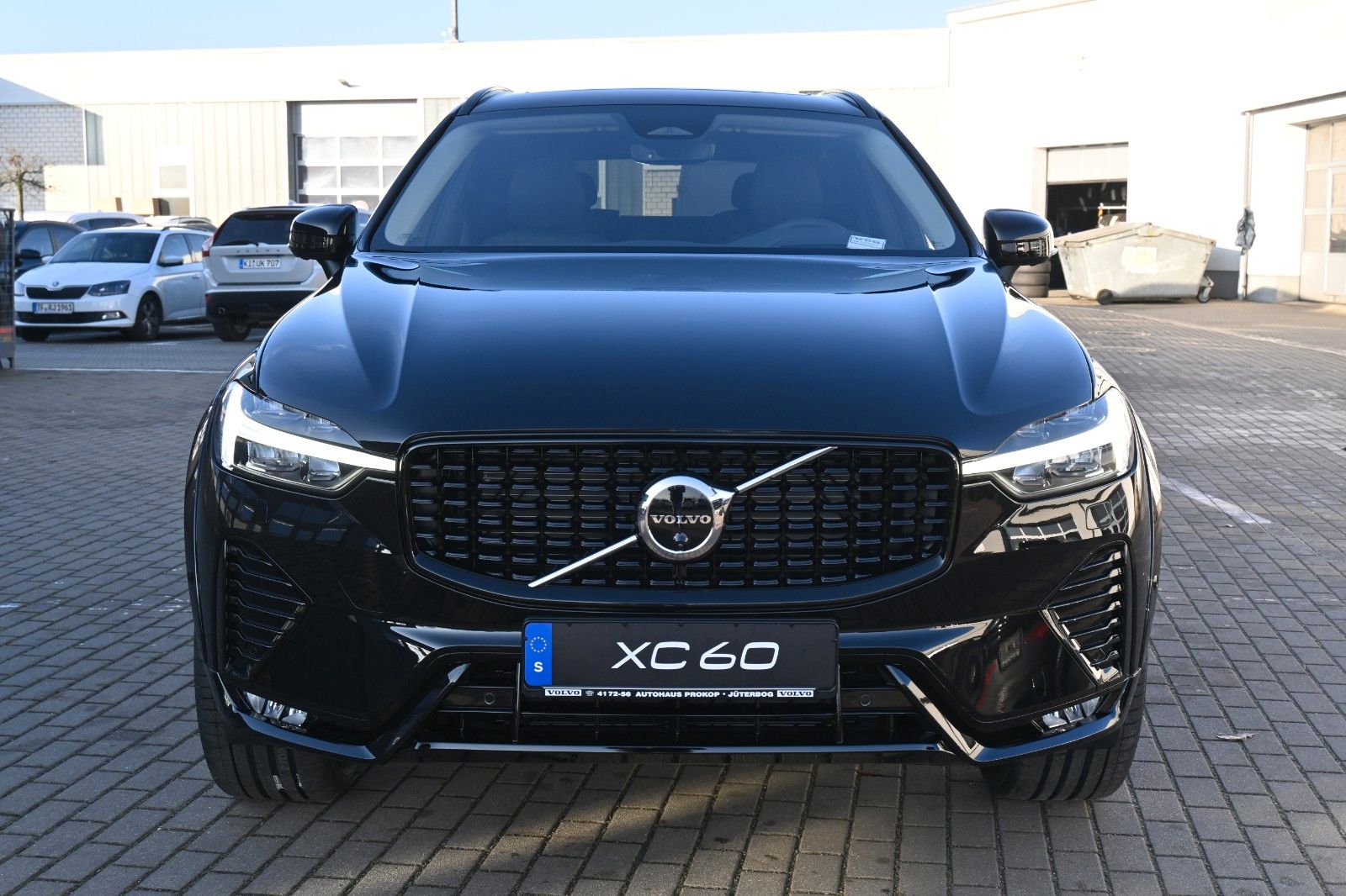 Volvo XC60 B5 AWD Ultra Dark*LUFT*360°*ACC*AHK