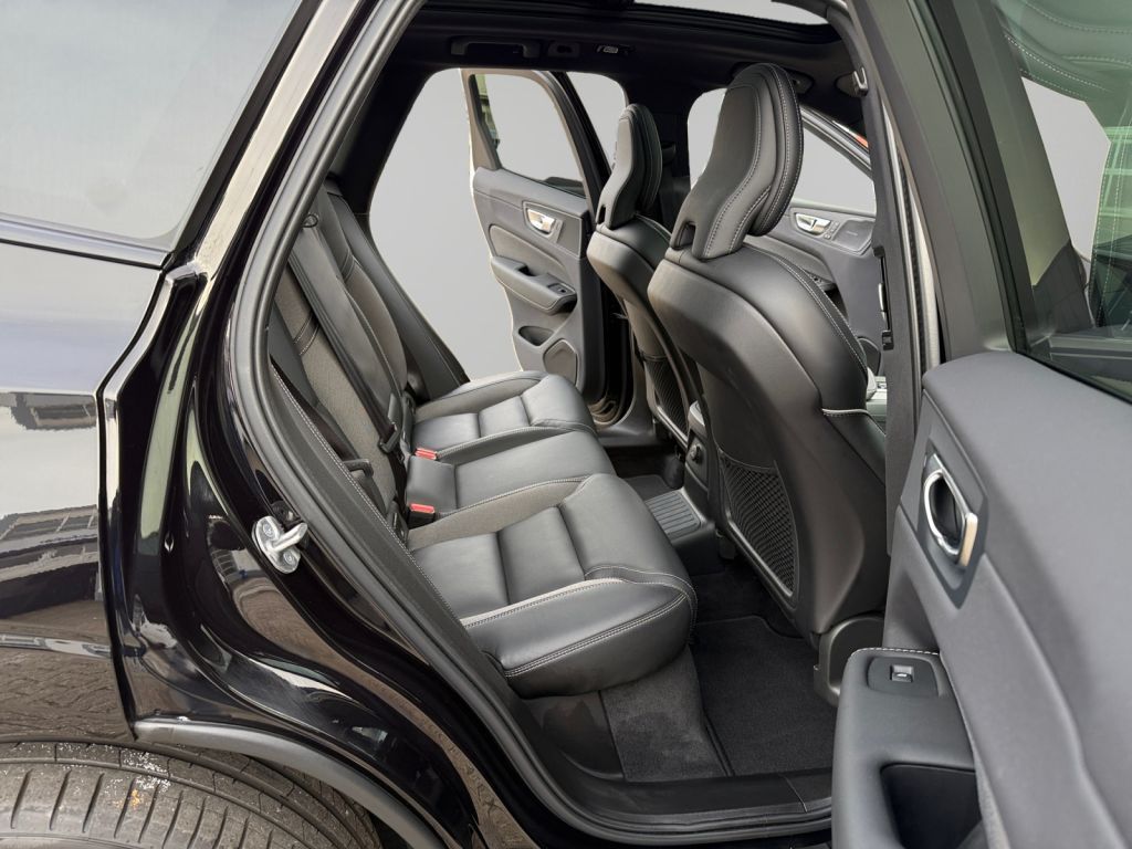 Volvo XC60 T6 AWD Plug-in Hybrid Ultra Black Edition 3