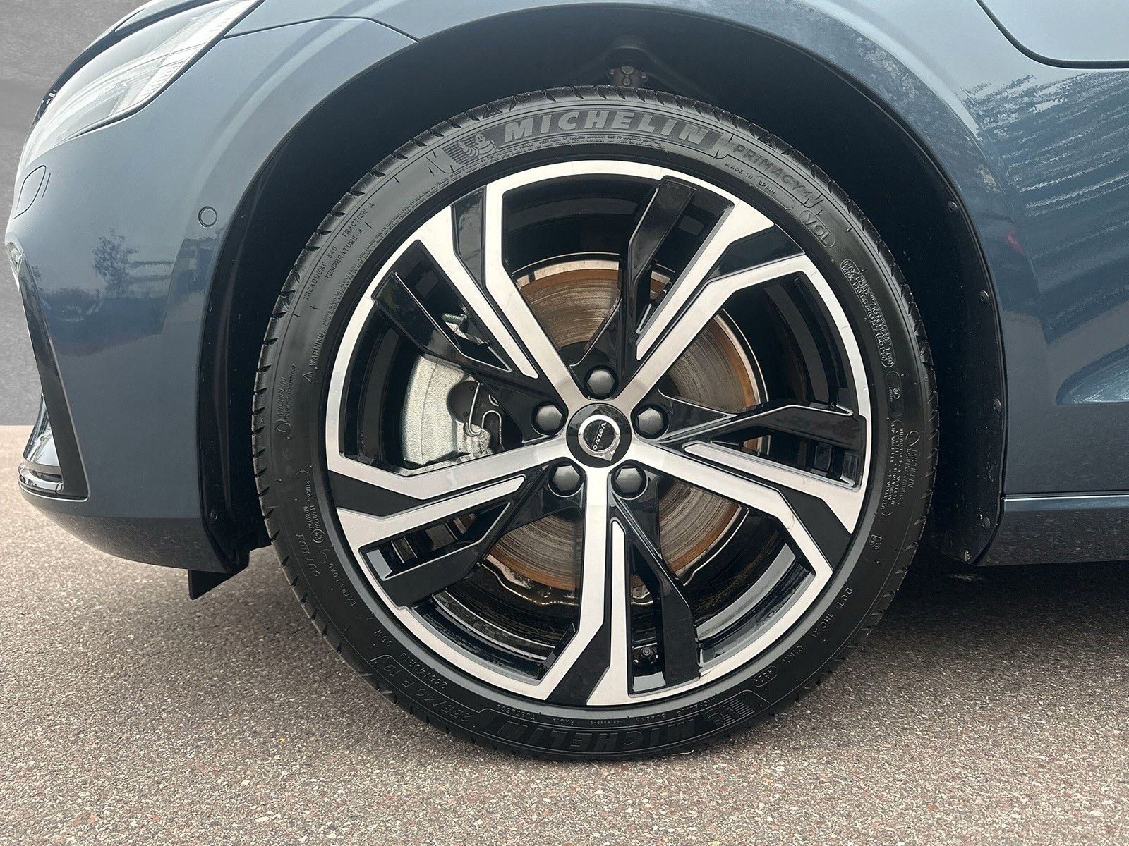 Volvo V60 T8 AWD Ultra Dark AHK ACC BLIS HUD