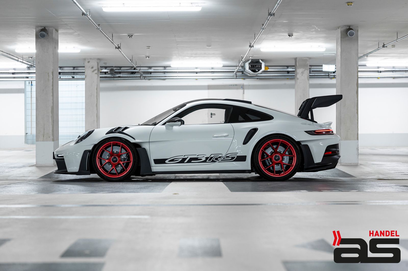 Porsche 911 992 GT3 RS - Samsaru's Car Outlet