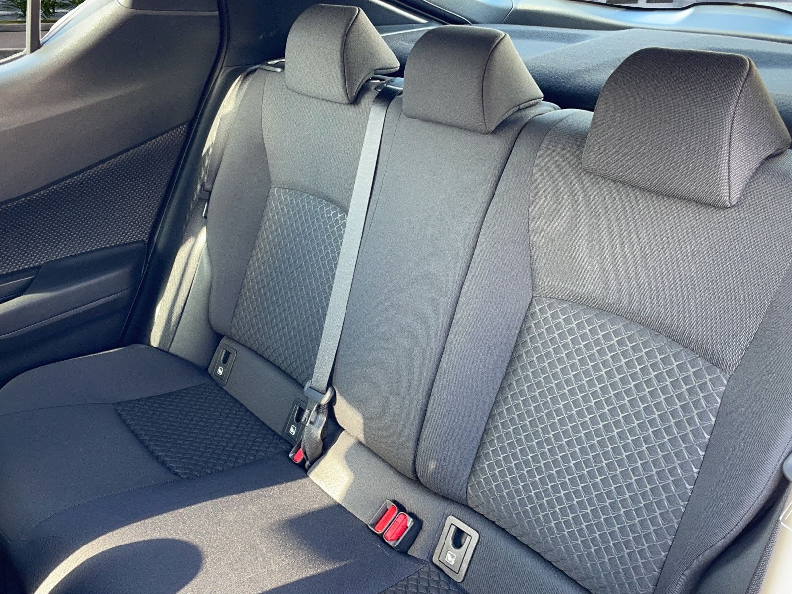 Toyota C-HR 1.8 Hybrid Flow - Samsaru's Car Outlet