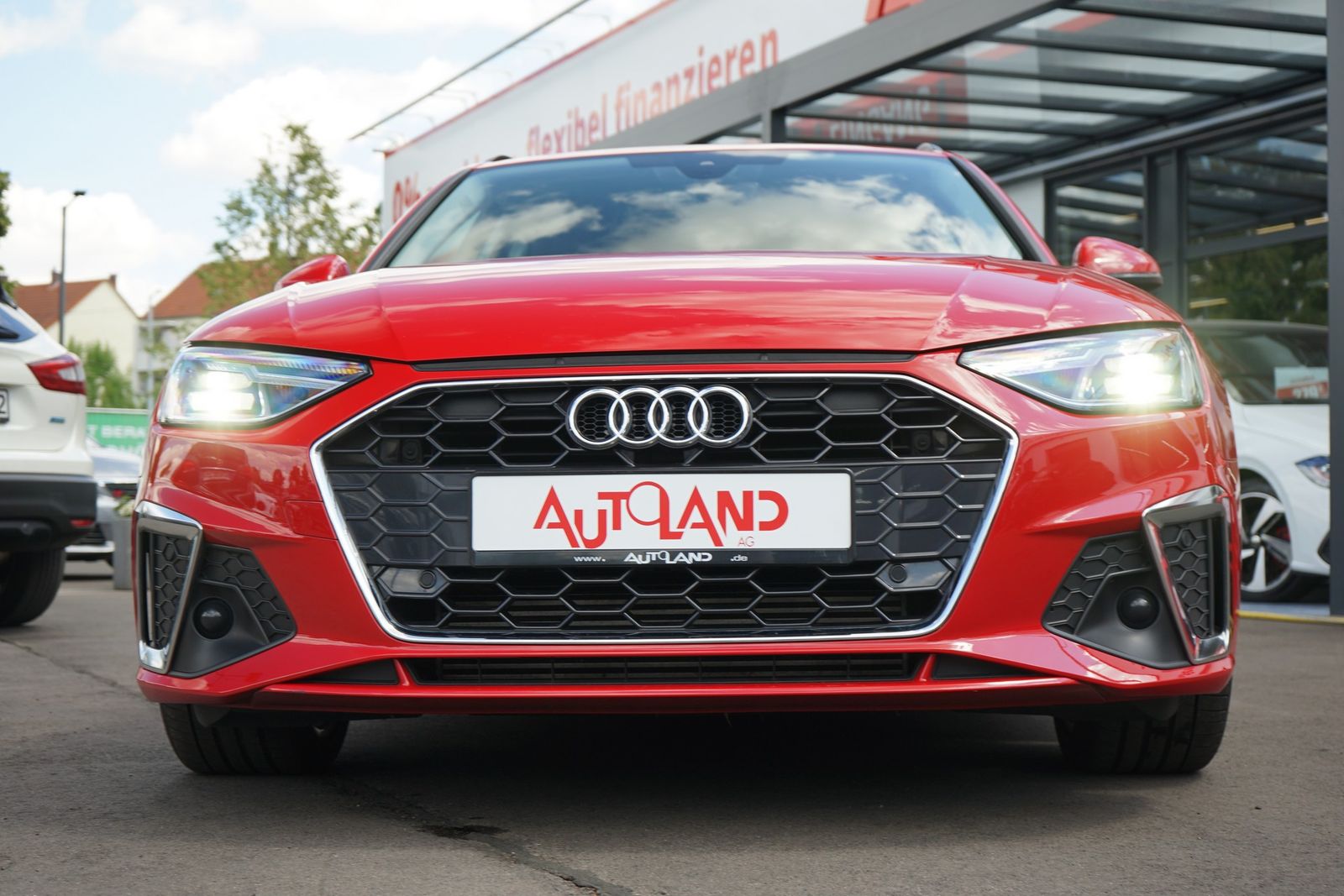 Audi A4 Avant 40 TFSI S line - Samsaru's Car Outlet