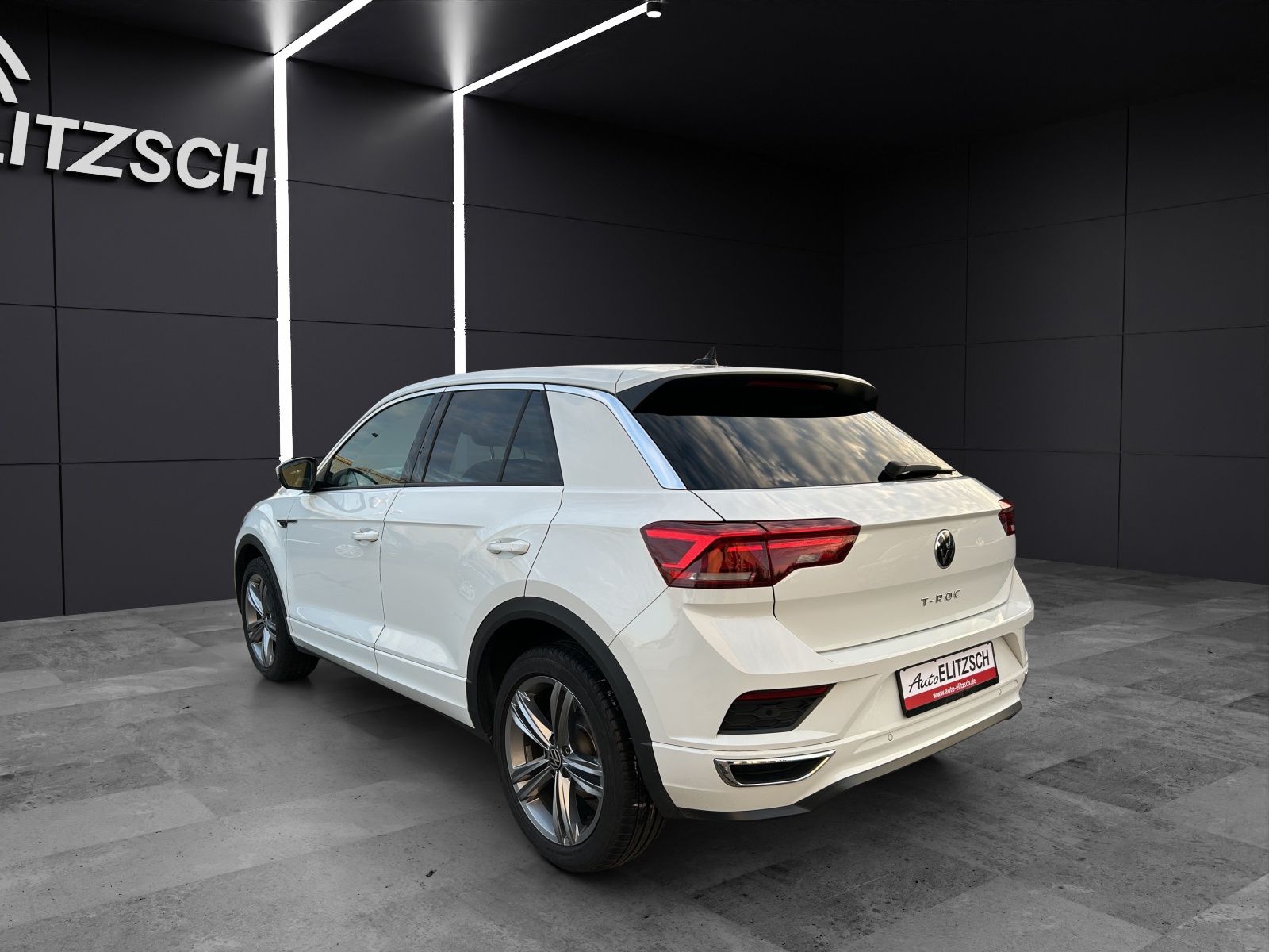 Volkswagen T-Roc TSI Sport R-Line - Samsaru's Car Outlet