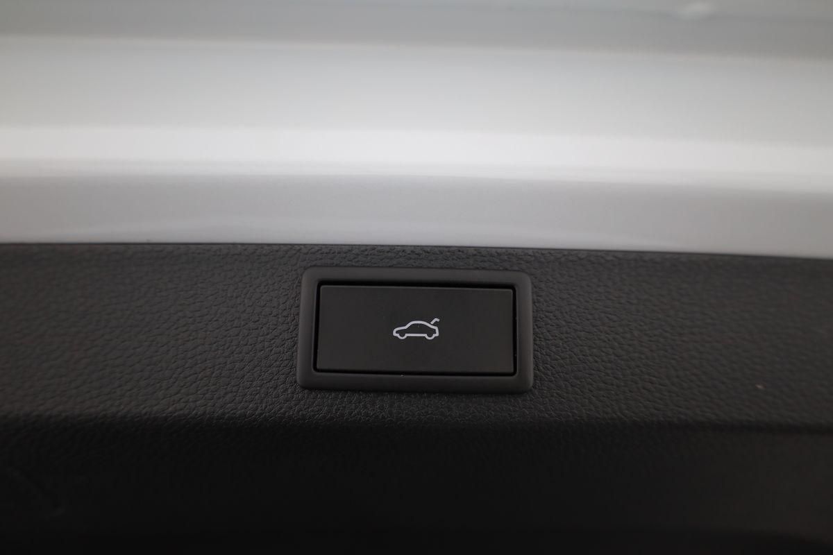 Skoda Karoq 2.0 TSI DSG 4x4 Sportline, Pano, AHK, Navi