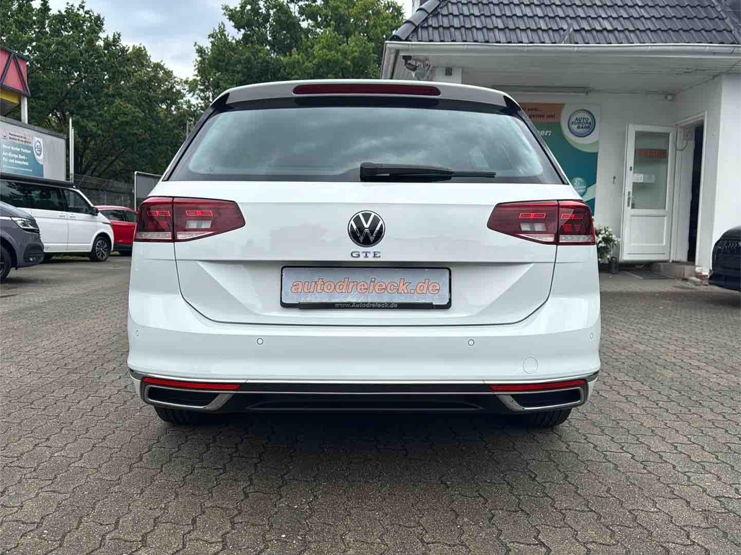 Volkswagen Passat Variant GTE - Samsaru's Car Outlet