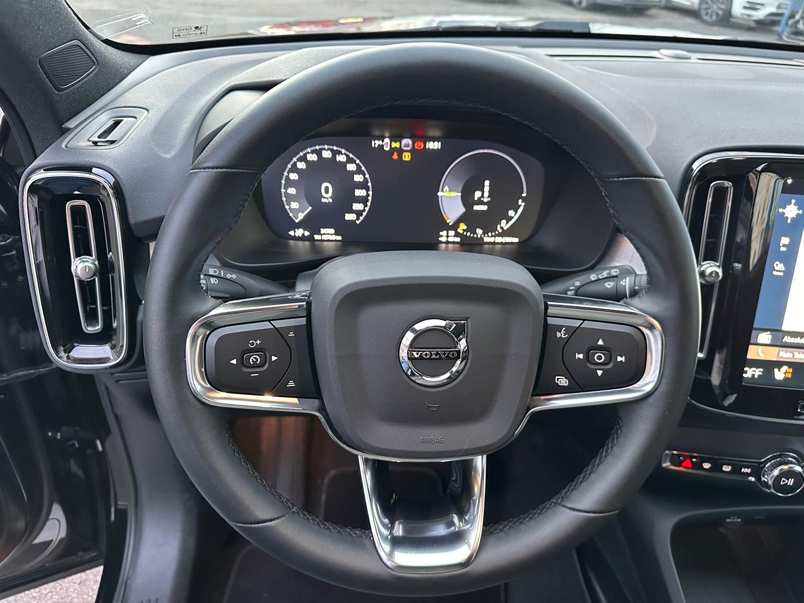 Volvo XC40 T4 Plug in MJ23, AHK,BLIS,ACC,Kamera,19''