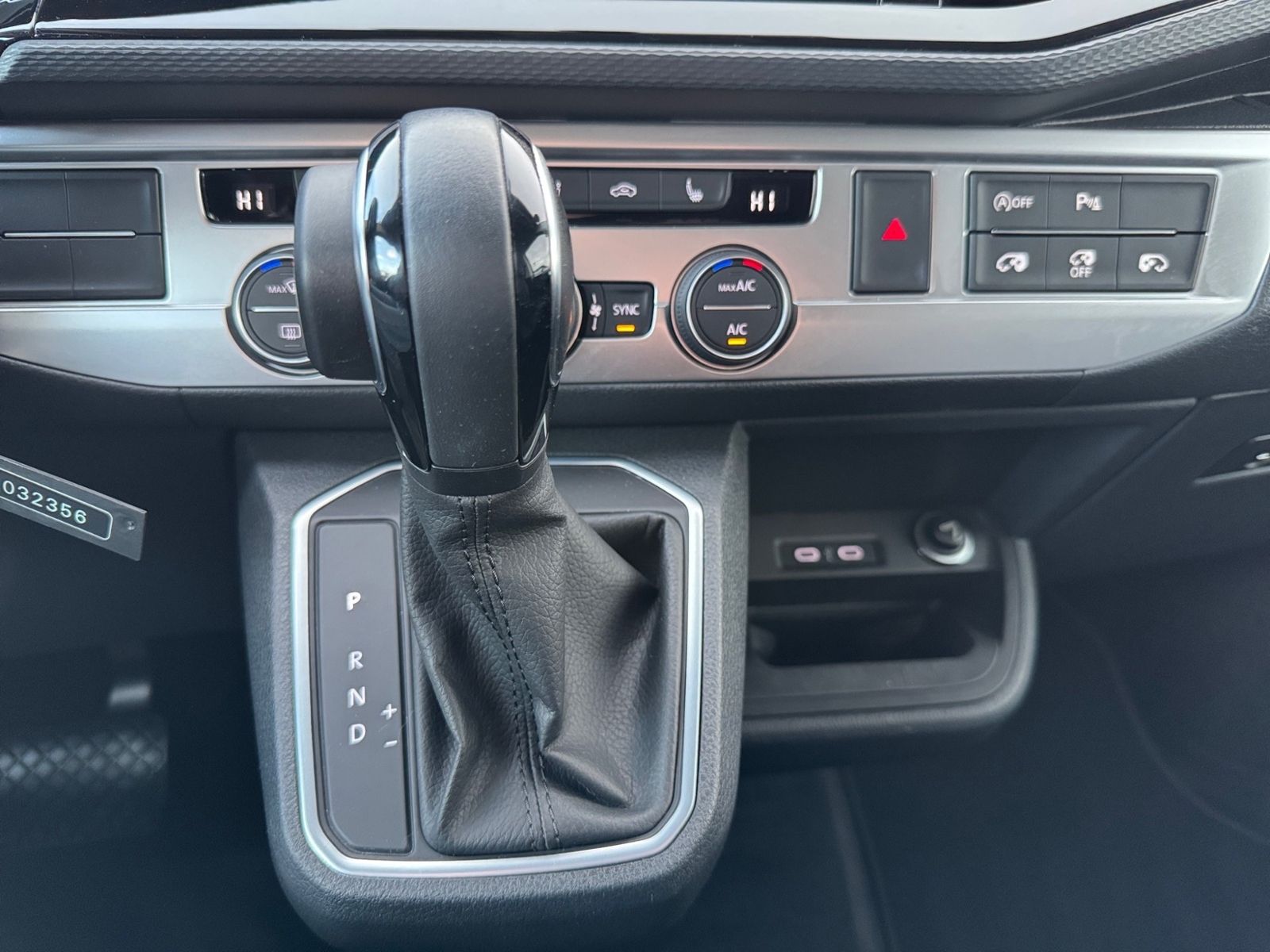 Volkswagen T6.1 Multivan 2.0 TDI 4M - Samsaru's Car Outlet