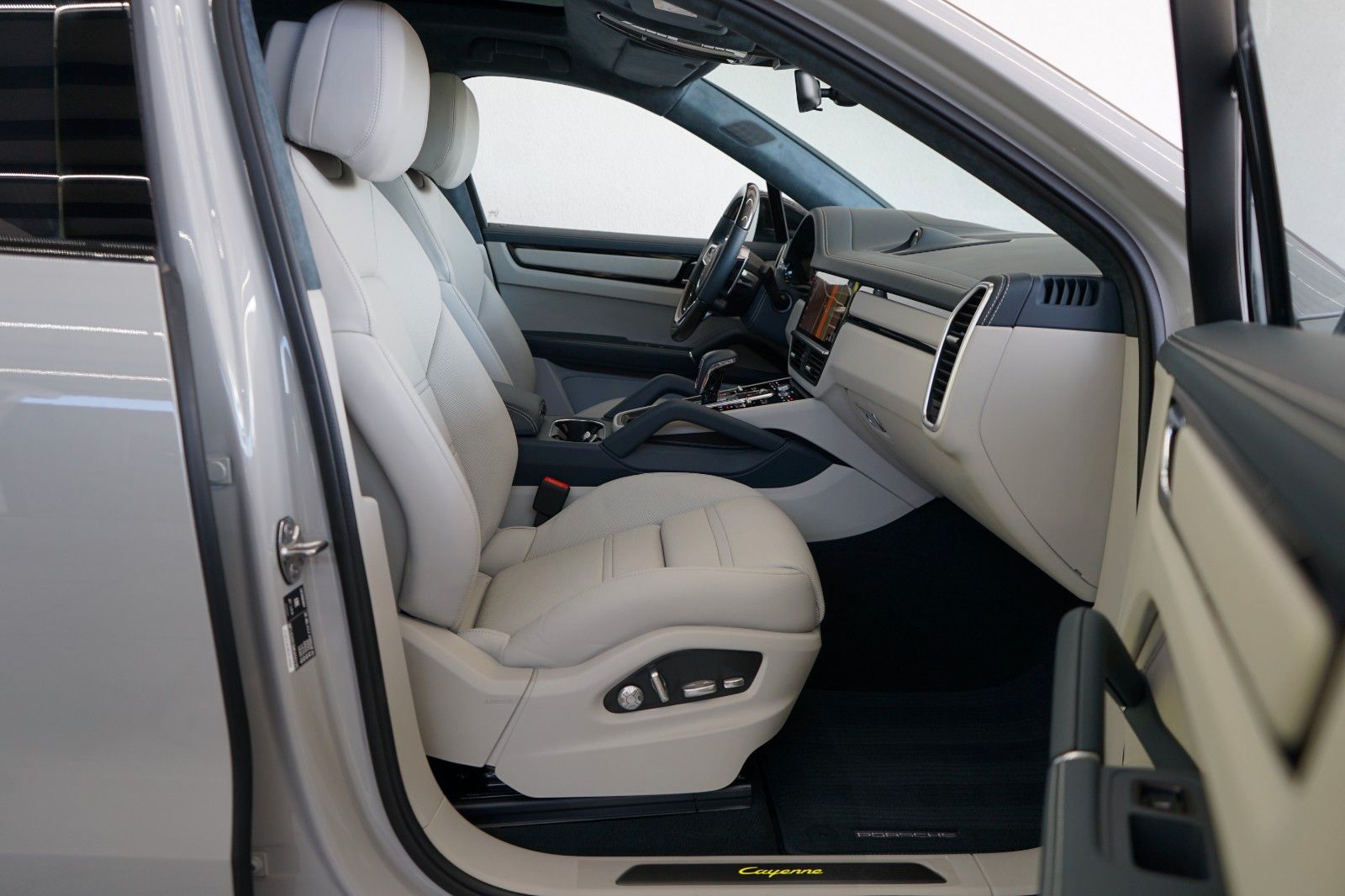 Porsche Cayenne Coupe E-Hybrid MY2021/NEW/KREIDE/1800km