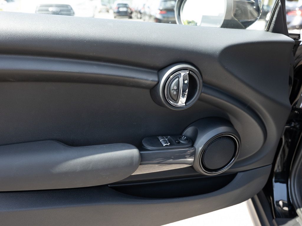 MINI One Essential Trim - Samsaru's Car Outlet