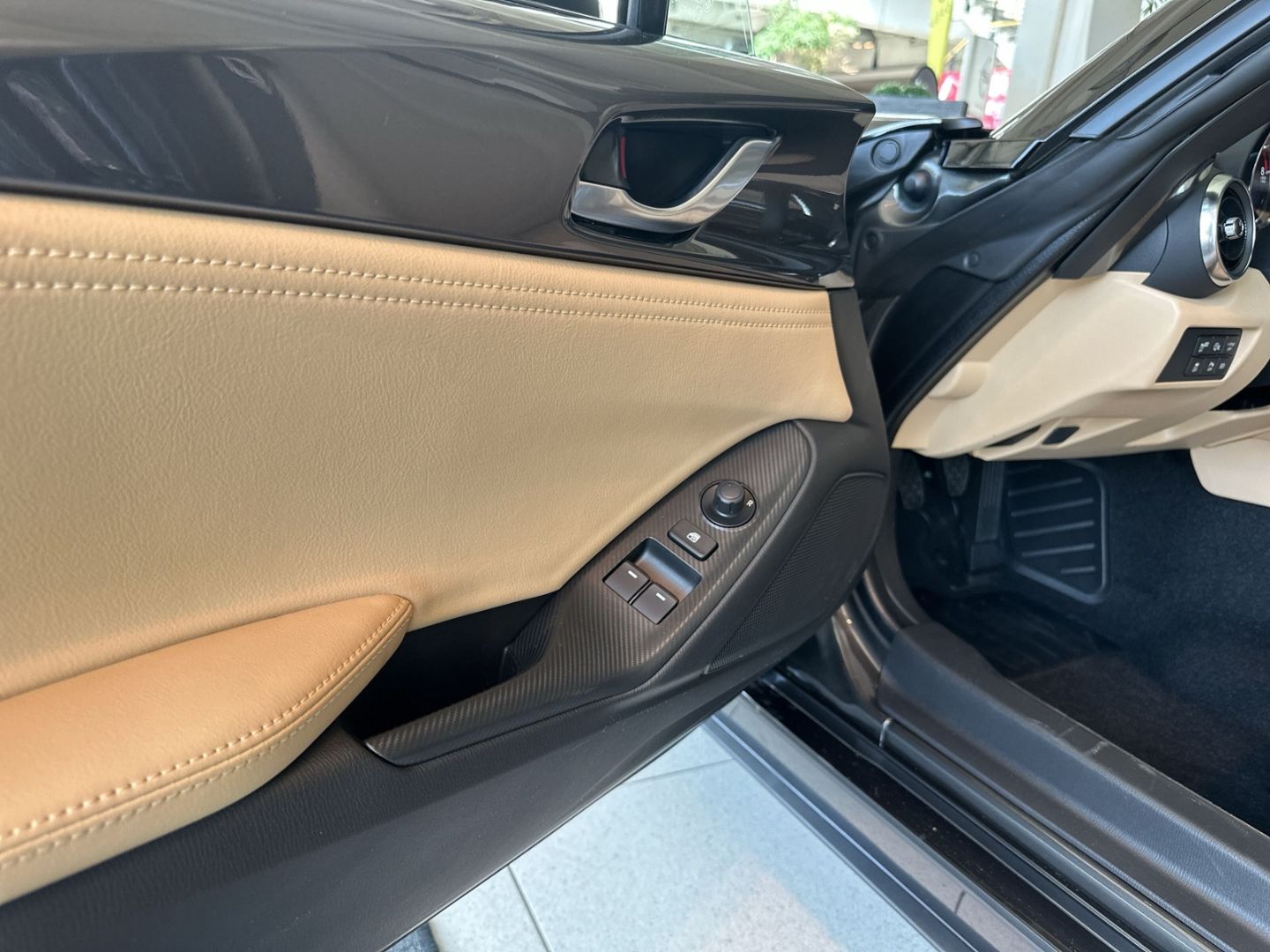 Mazda MX-5 Kazari Bose Soundsy. Apple CarPlay Nappaled