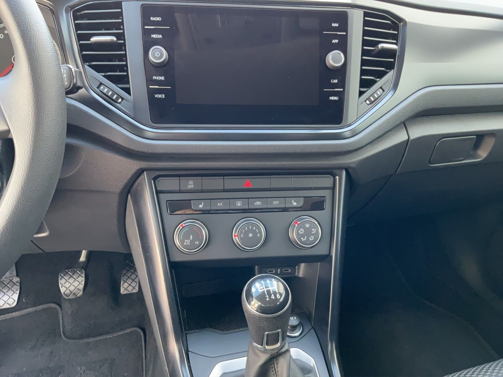 Volkswagen T-Roc 1.0 TSI - Samsaru's Car Outlet