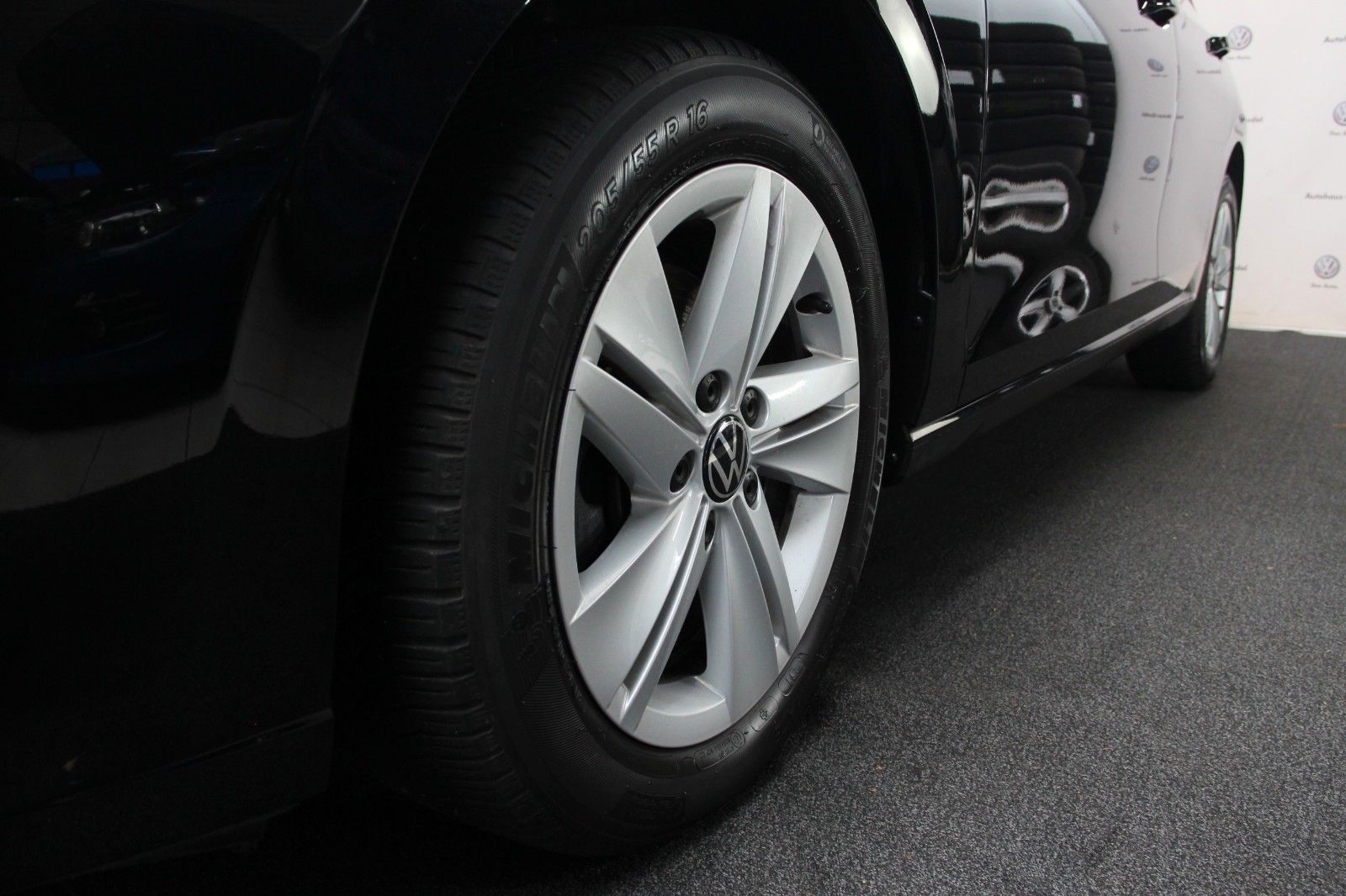 Volkswagen Golf 8 1.5 TSI Life - Samsaru's Car Outlet
