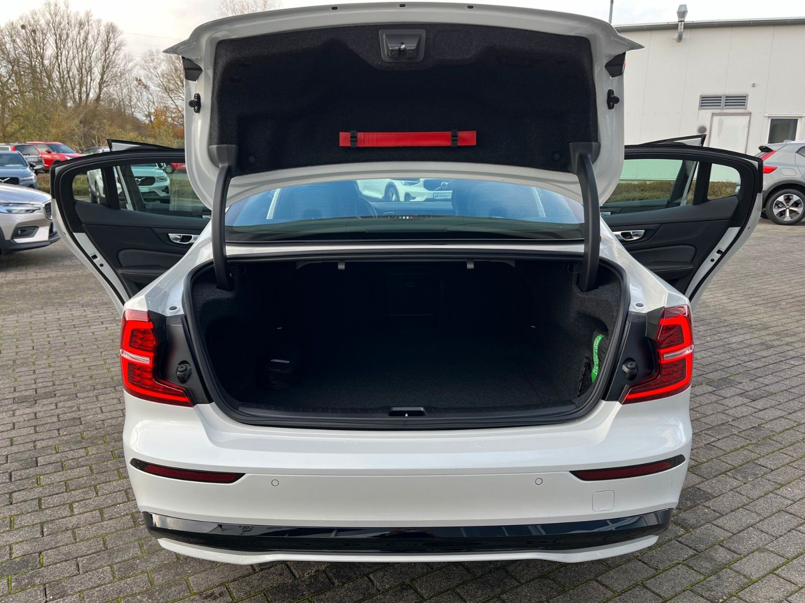 Volvo S60 B4 B DKG PLUS DARK - Sofort lieferbar -