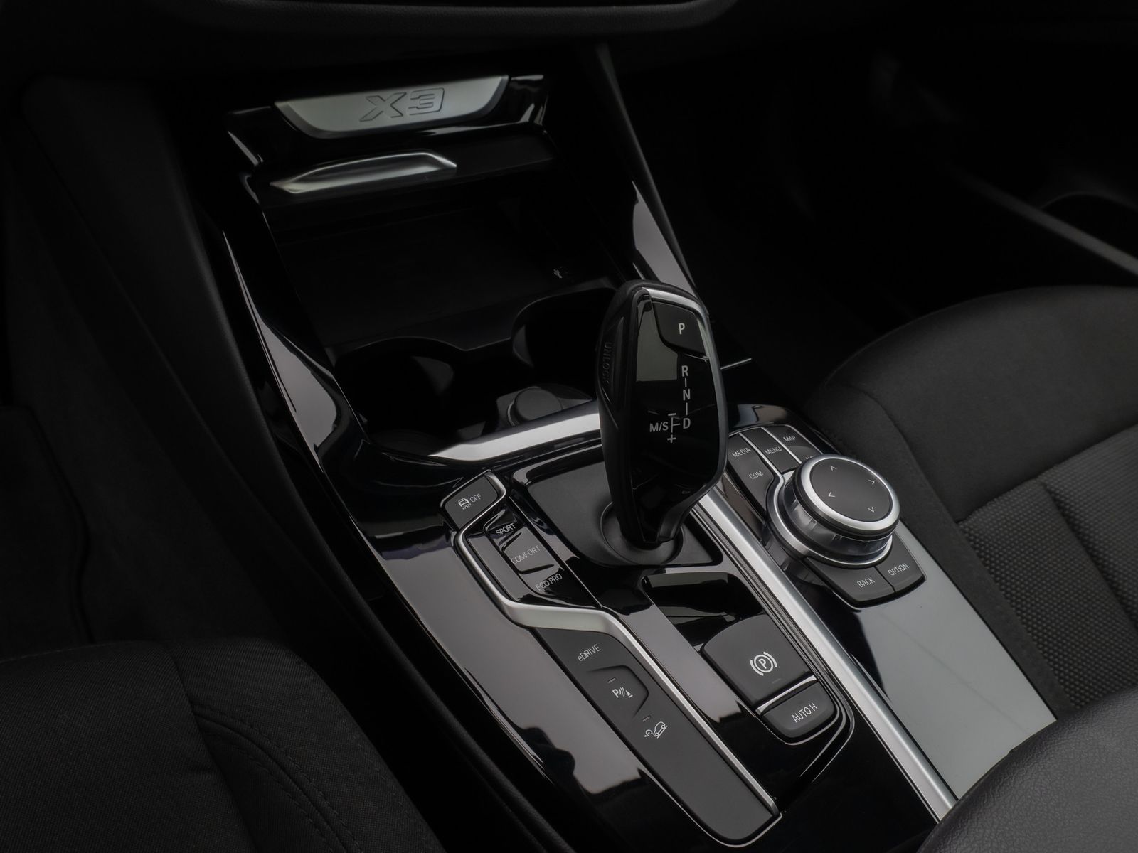 BMW X3 xD30e Panorama Kamera DAB HiFi WLAN Stop&Go