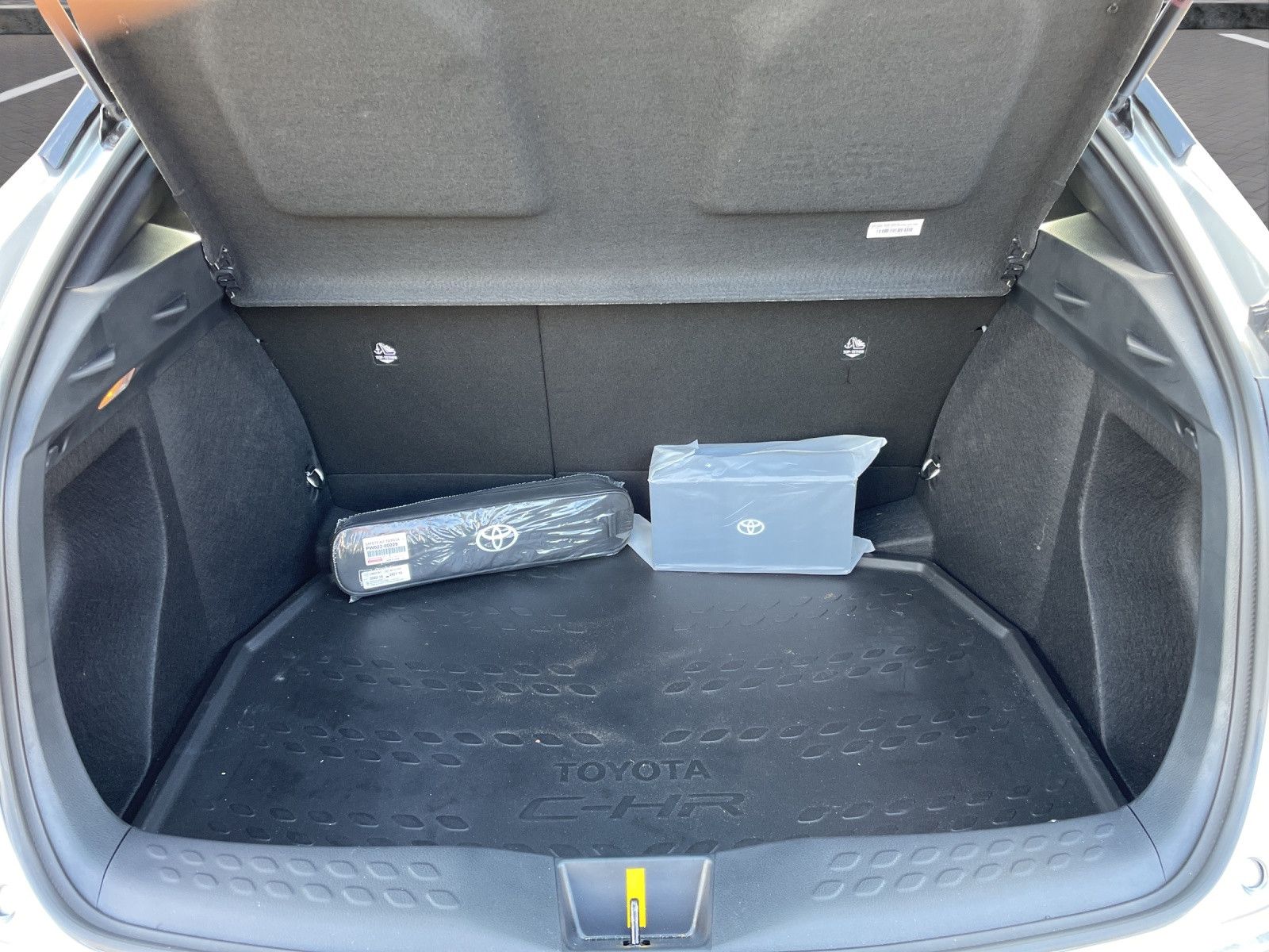 Toyota C-HR 1.8 Hybrid Flow - Samsaru's Car Outlet