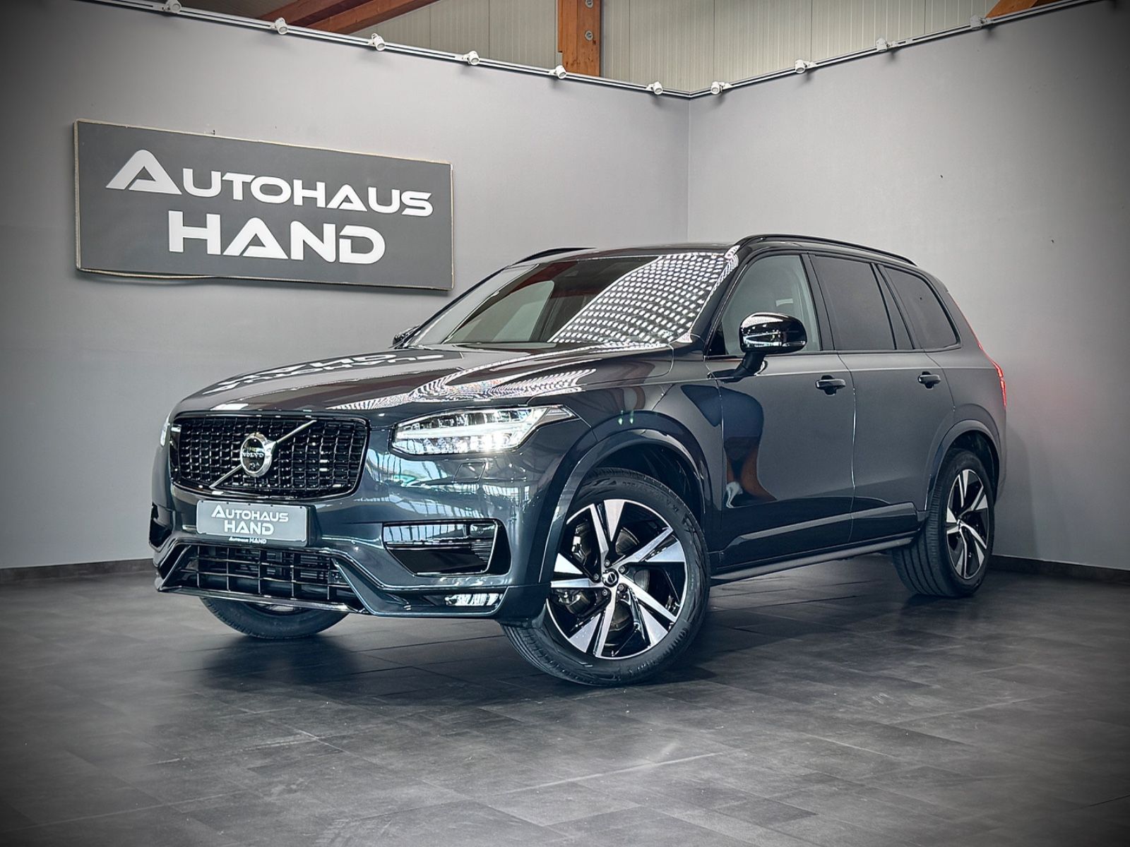 Volvo XC90 R-Design AWD - Samsaru's Car Outlet
