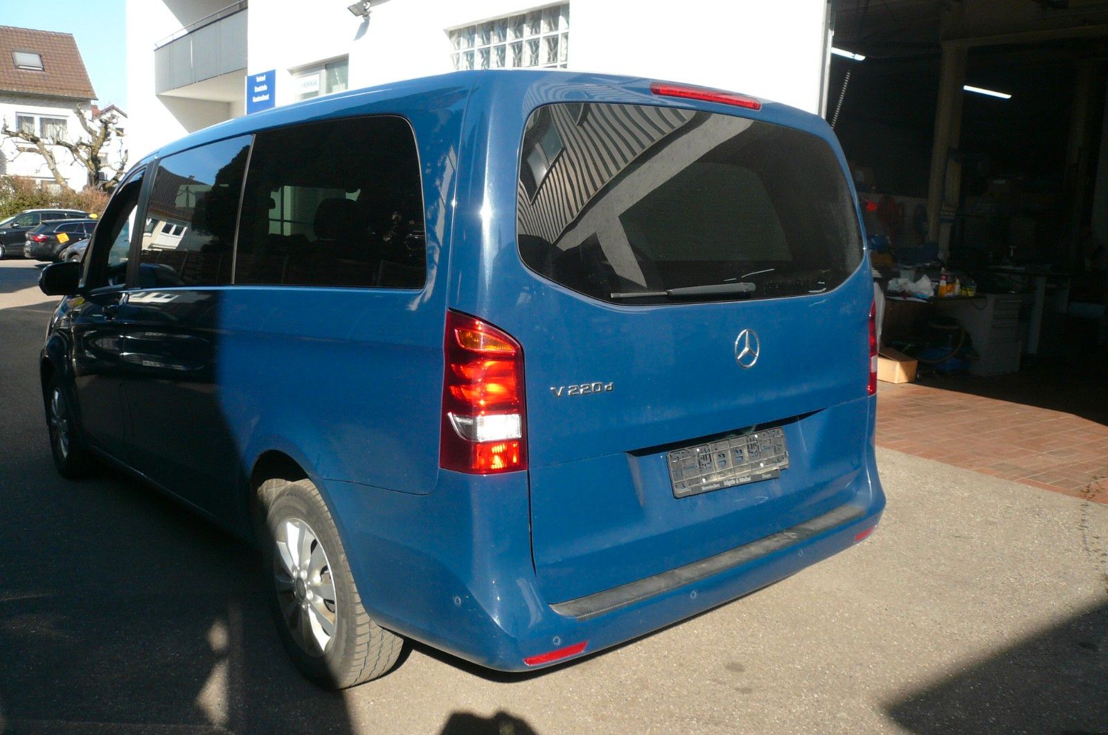 Mercedes-Benz V 220 d RISE - Samsaru's Car Outlet