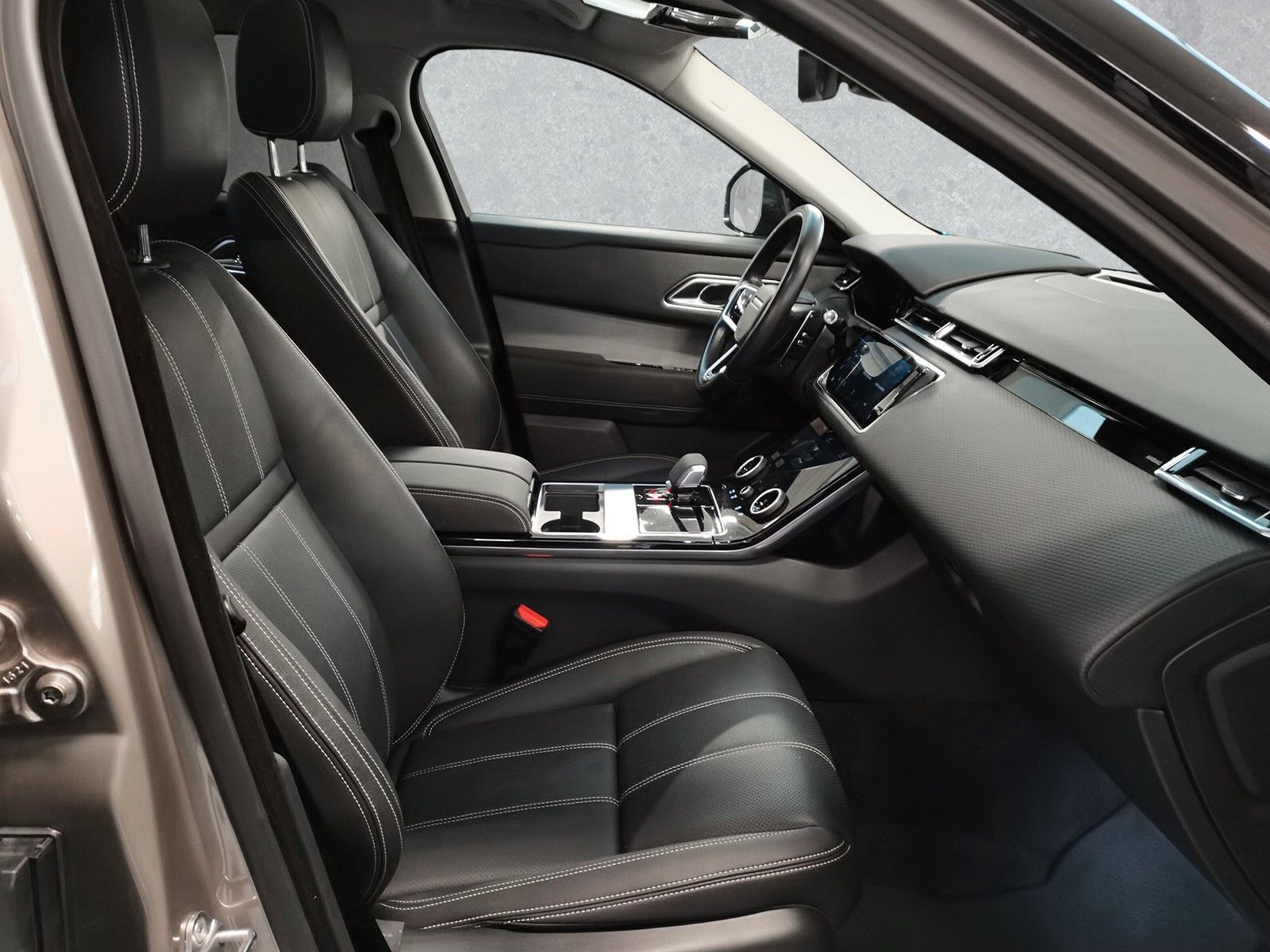 Range Rover Velar D300 R-Dynamic SE - Samsaru's Car Outlet