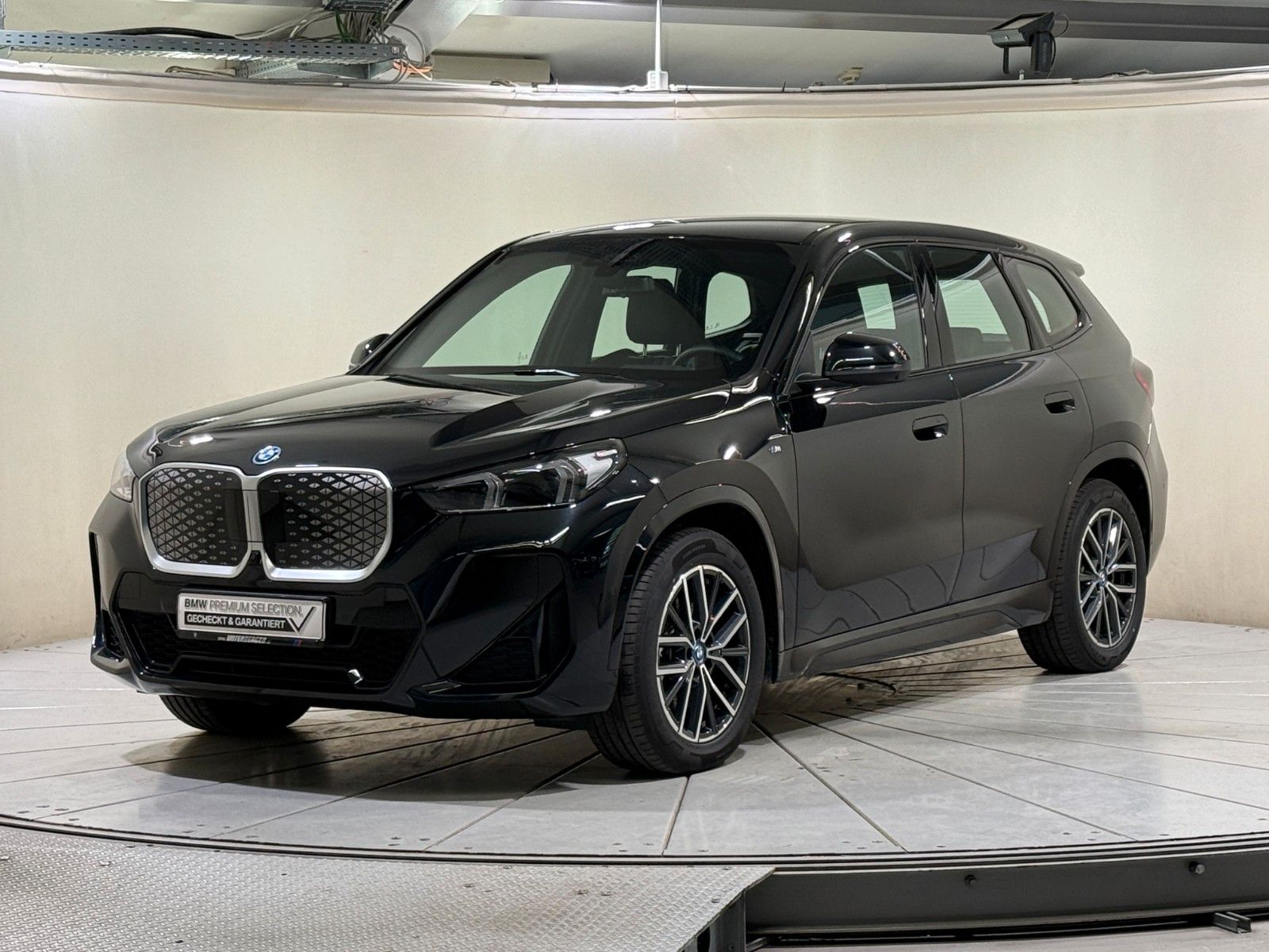 BMW iX1 xDrive30 M Sportpaket AHK ACC 360° HUD HK