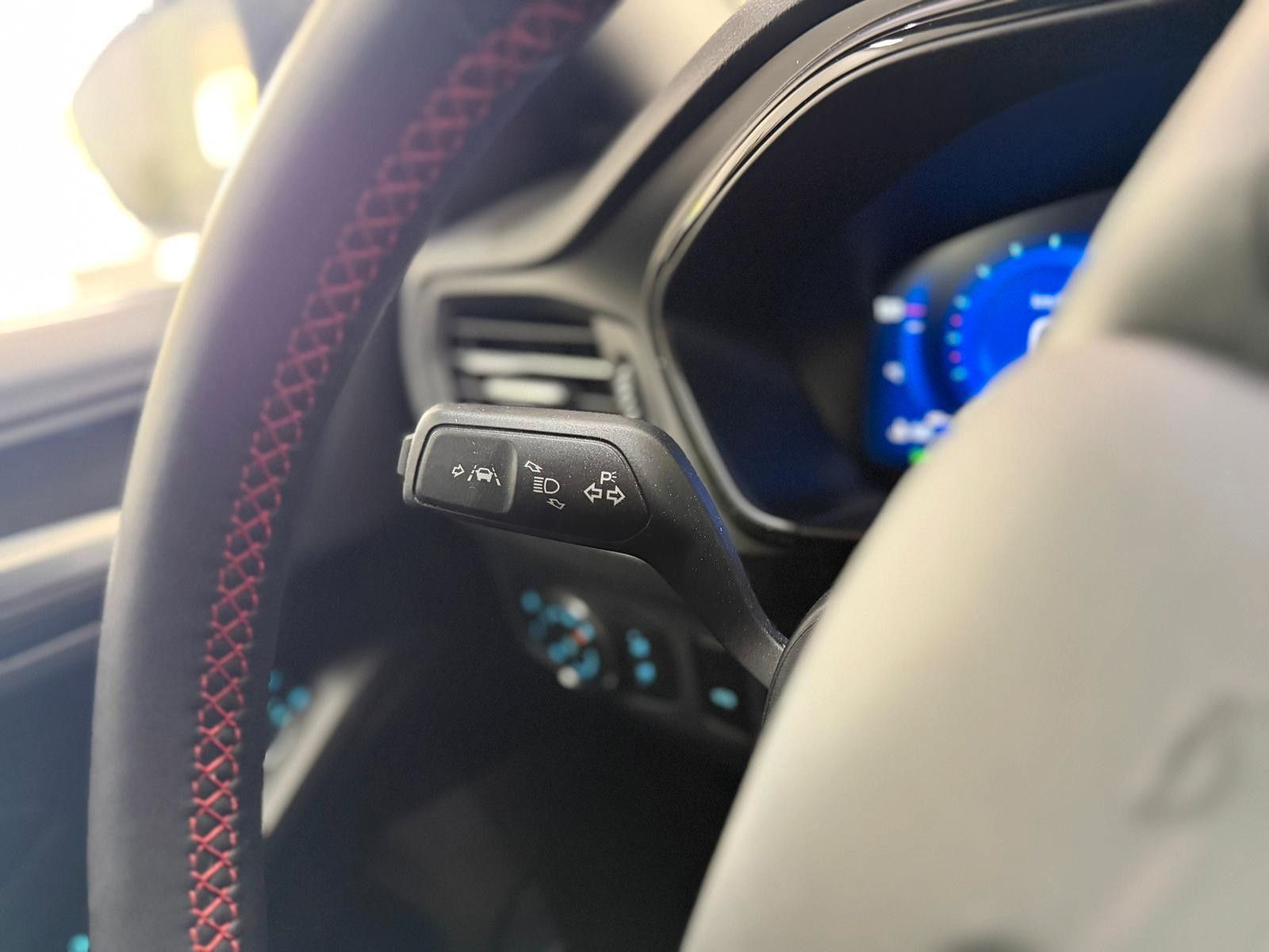 Ford Focus Turnier ST-Line X Aut. 1.Hand|AHK|HUD|PDC