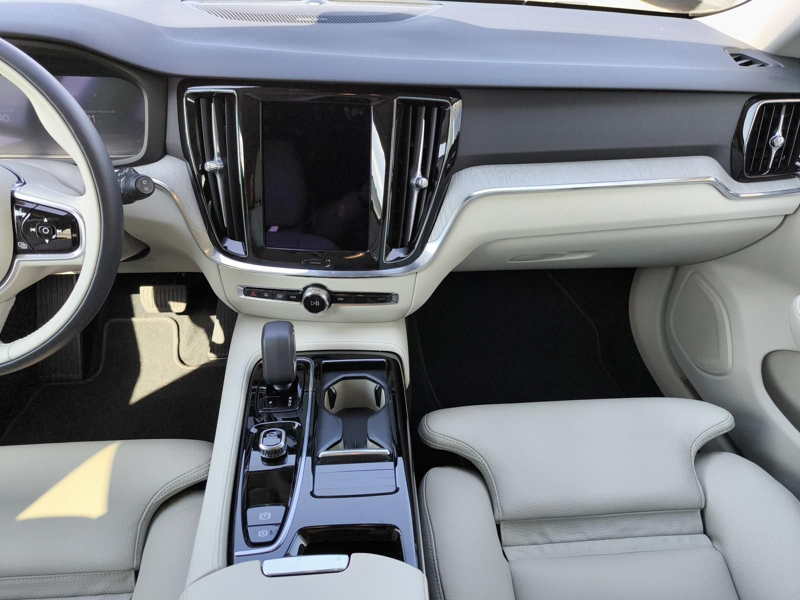 Volvo V60 T6 Recharge Plus Dark Plug-In Hybrid AWD