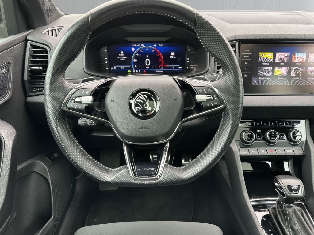 Skoda Karoq TDI 4x4 DSG Sportline AHK Pano Navi 360°
