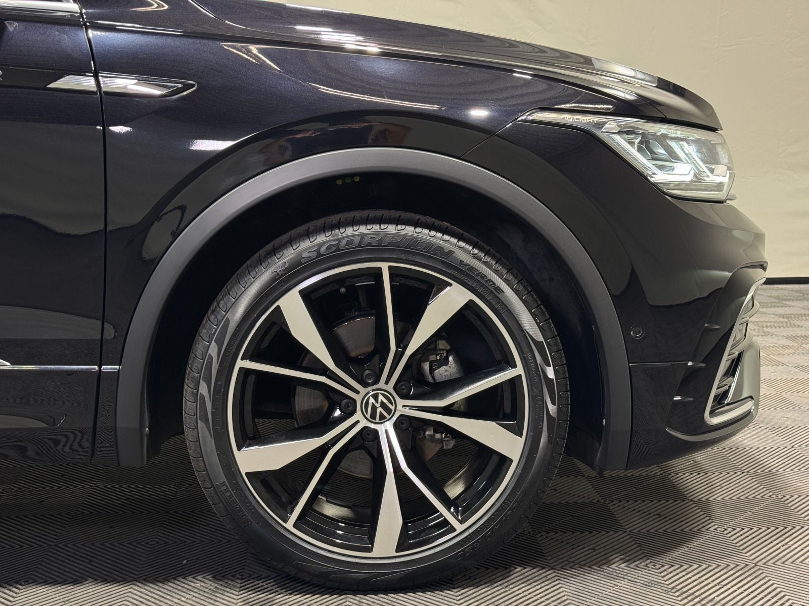 Volkswagen Tiguan R-Line 1.5 TSI DSG - Samsaru's Car Outlet