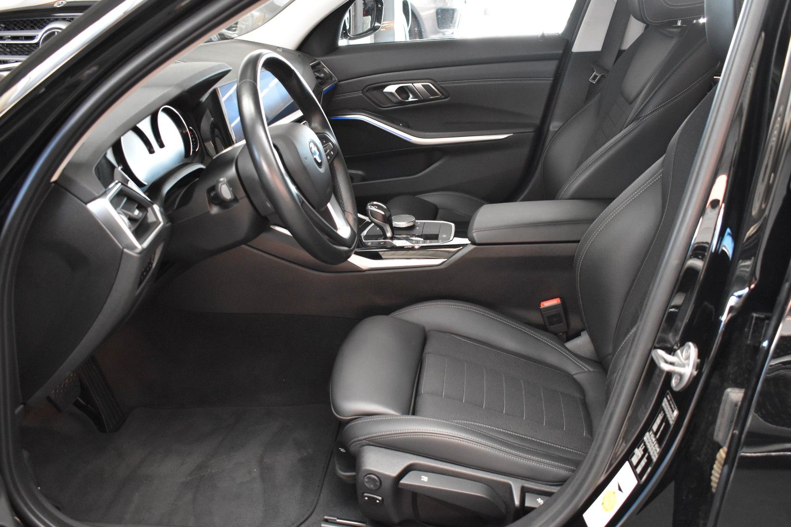 BMW 320 d SPORT LINE - Samsaru's Car Outlet