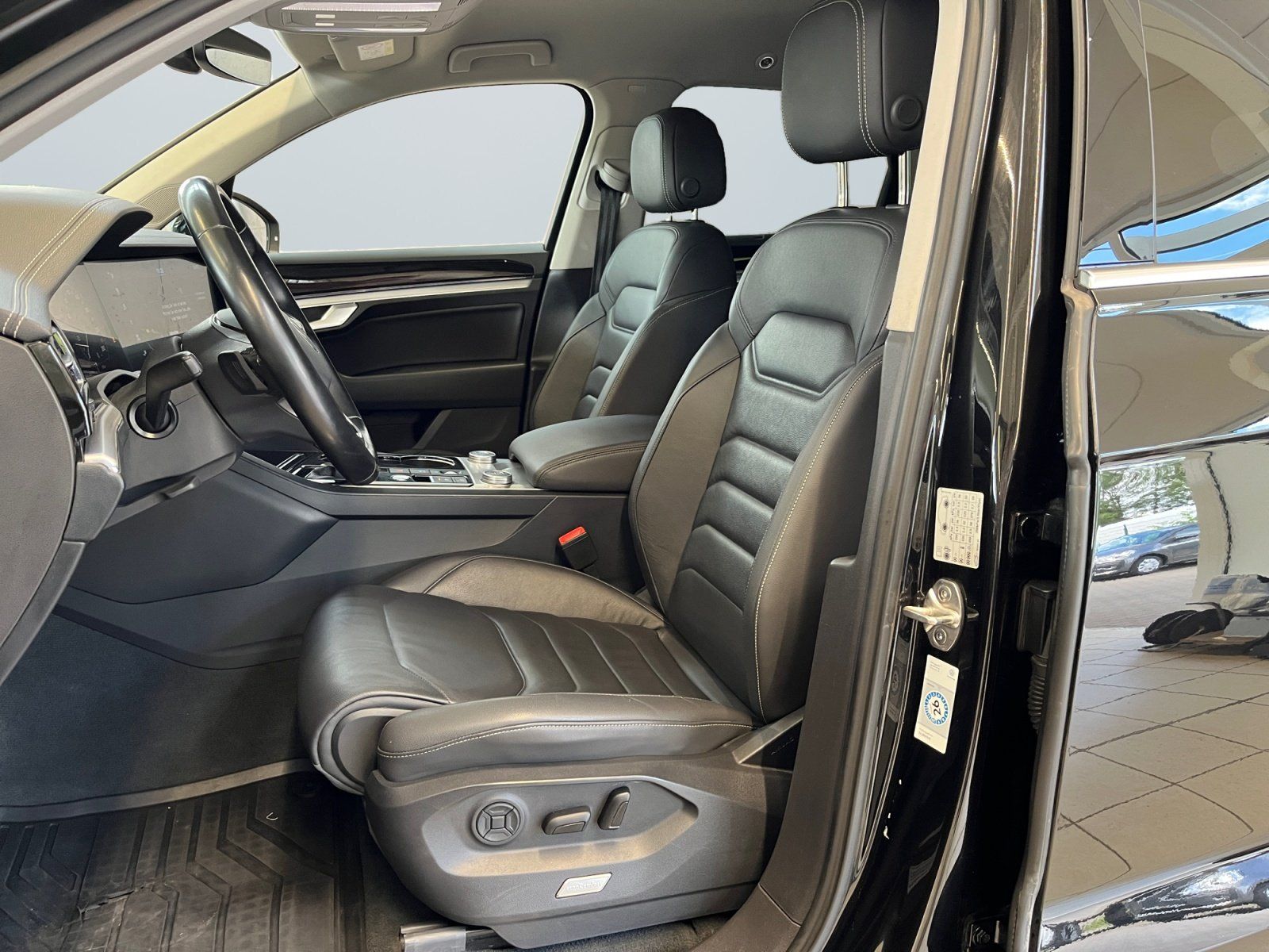 Volkswagen Touareg Elegance 3.0 V6 TDI DSG 4Motion LEDER AH