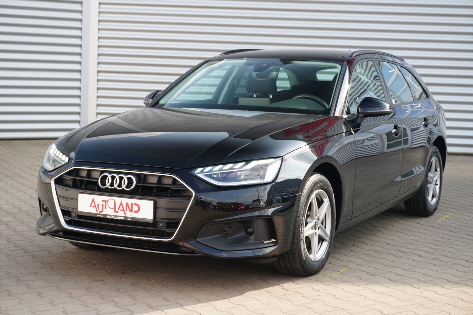 Audi A4 35 2.0 TDI Avant - Samsaru's Car Outlet