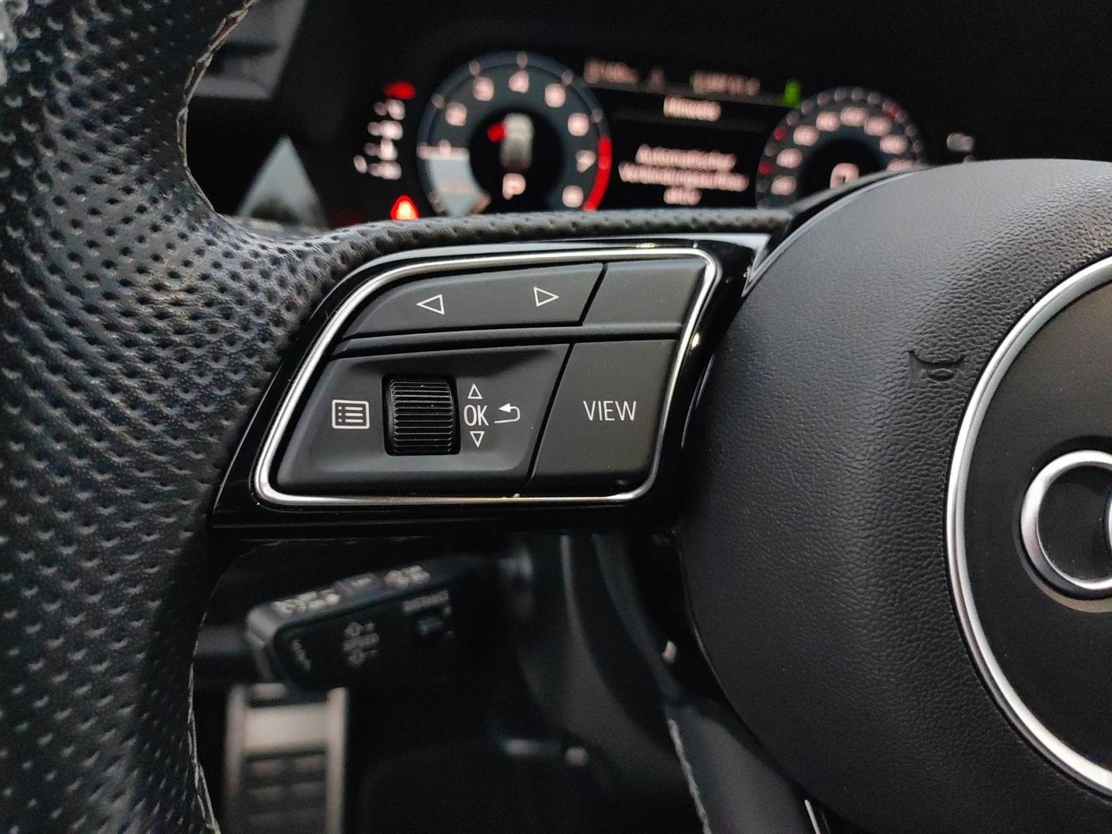 Audi A3 Sportback 30 TFSI S line int. S tronic *AHK*