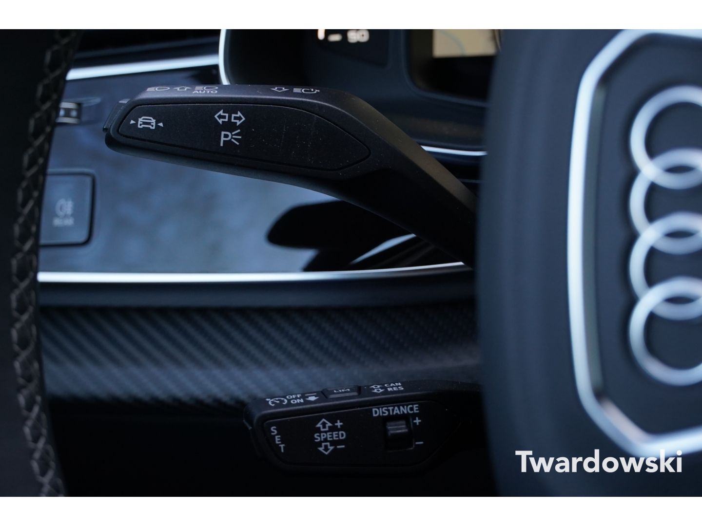 Audi Q8 S line Pano HUD Matrix 23'' B&O AHK 360°