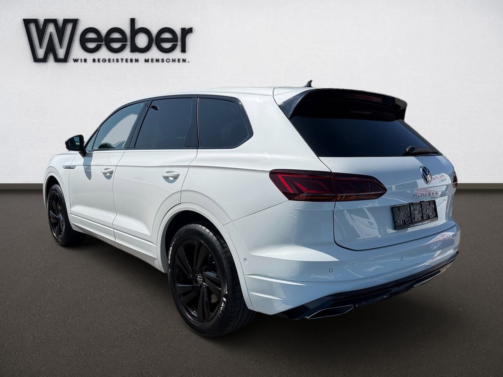 Volkswagen Touareg R-LINE Black Style - Samsaru's Car Outlet