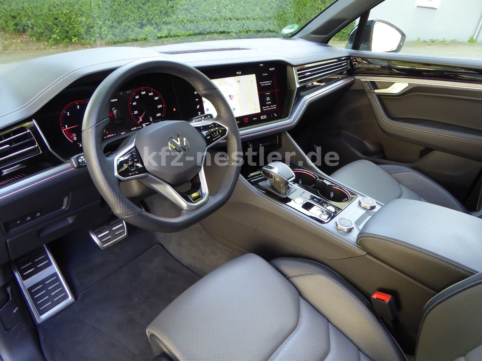 Volkswagen Touareg 3.0 TDI R-Line - Samsaru's Car Outlet