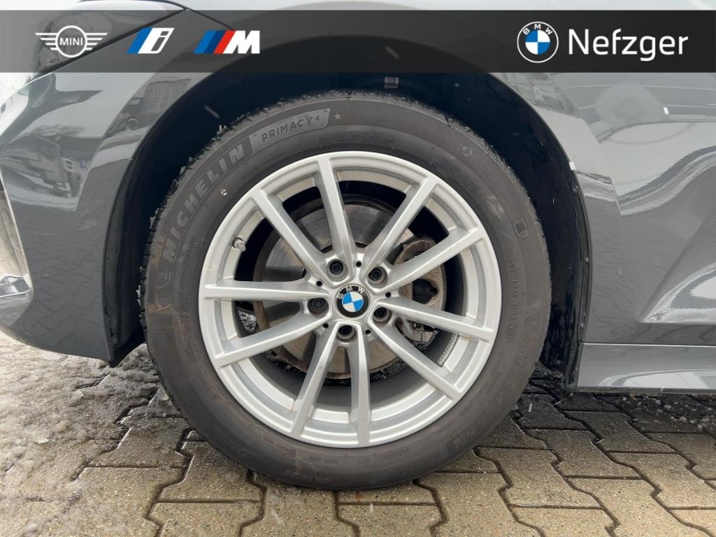BMW 320 i xDrive Limousine Park-Assistenzsystem